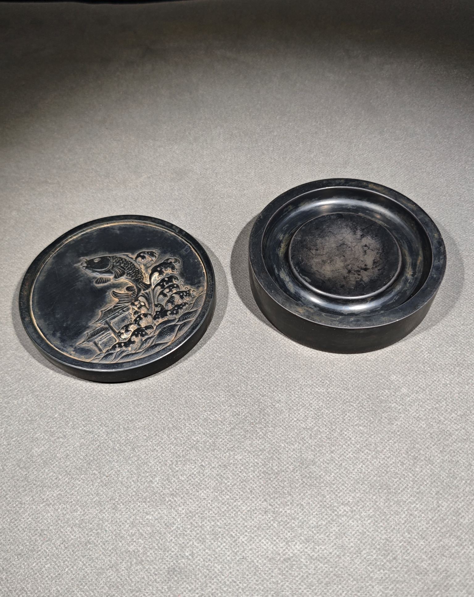 An Exquisite Fish Pattern Inkstone: An Exquisite Fish Pattern Inkstone,Qing Dynasty,China,Qian Du Mark,Size:4.7inx1.8in鱼纹砚台,中国清代,钱杜款,Size:12cmx4.5cm