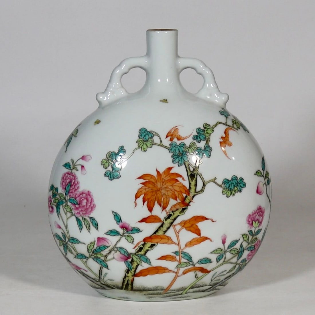 An Exquisite Famille-Rose Flower,Bats and Peach Pattern Double-Ears Vase: An Exquisite Famille-Rose Flower,Bats and Peach Pattern Double-Ears Vase,Qing Dynasty, China,Qianlong Six-character Mark,Size:10.7in粉彩花卉福寿纹双 