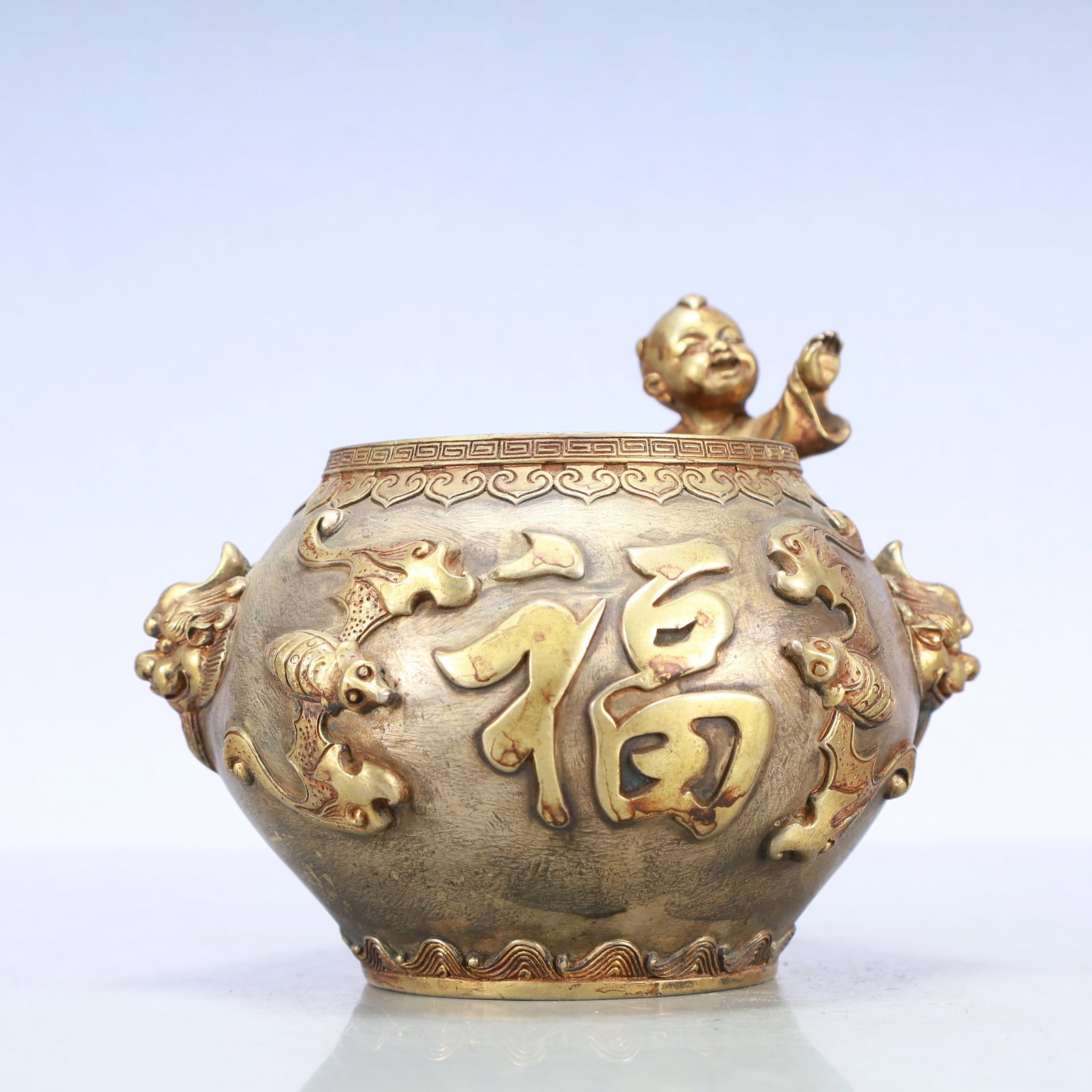 A Exquisite Gilt Silver Double-Ears Jar: A Exquisite Gilt Silver Double-Ears Jar Ming Dynasty, China Xuande Six-character Mark Size:7.3inx6.5inx6.3in Weight:1550g铜鎏金银双耳罐