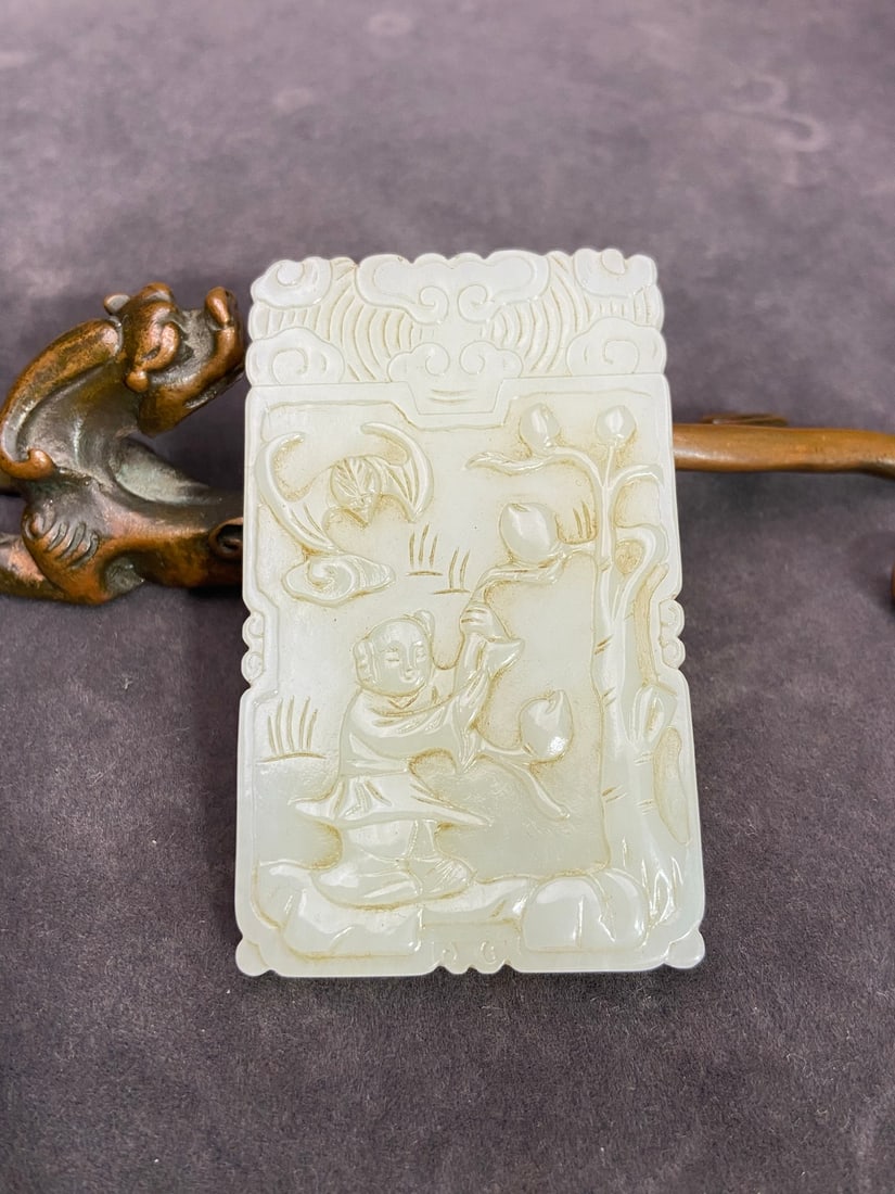 An Exquisite White Jade Figure Bats and Peach Pattern Pendant,With Poem: An Exquisite White Jade Figure Bats and Peach Pattern Pendant,With Poem,Qing Dynasty,China,Size:2.9inx1.7inx0.3in,Weight:57g白玉人物福寿纹挂件,