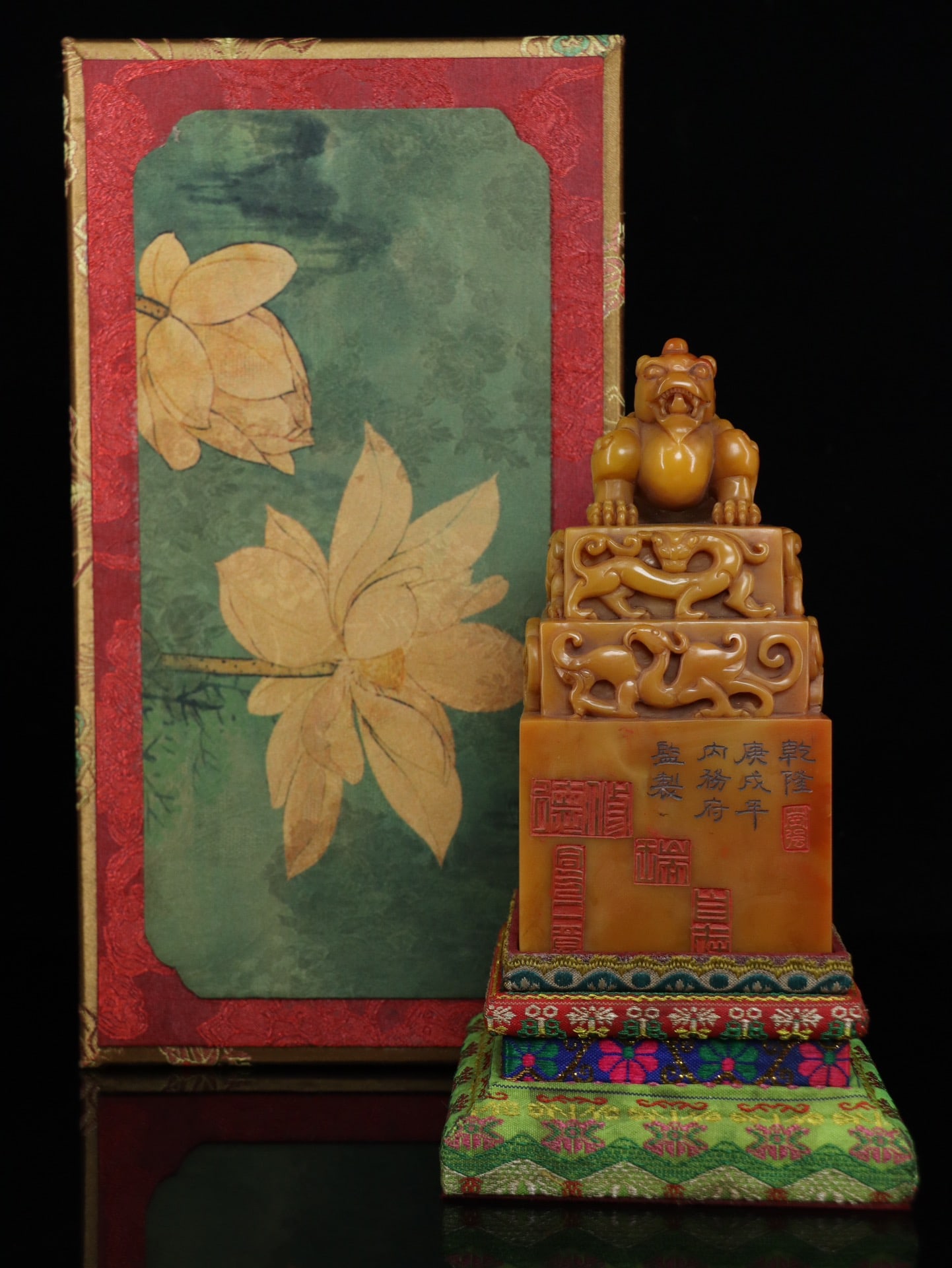An Exquisite Tianhuang Stone Auspicious Beast Pattern Seal: An Exquisite Tianhuang Stone Auspicious Beast Pattern Seal,Qing Dynasty, China,Qianlong Mark,Size:6.5inx3.1inx3.1in,Weight:1718g田黄石瑞兽纹印章,中