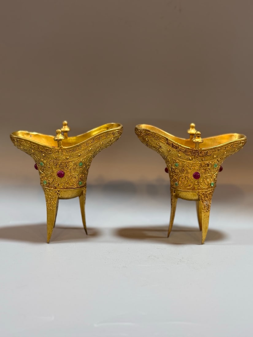 A Pair of Exquisite Gilt Silver Inlaid Gems Flower Pattern Double-Ears Tripod Cups: A Pair of Exquisite Gilt Silver Inlaid Gems Flower Pattern Double-Ears Tripod Cups,Qing Dynasty,China,Size:4.1inx2inx3.9in,Weight:205g一对铜镀金镶宝石&#