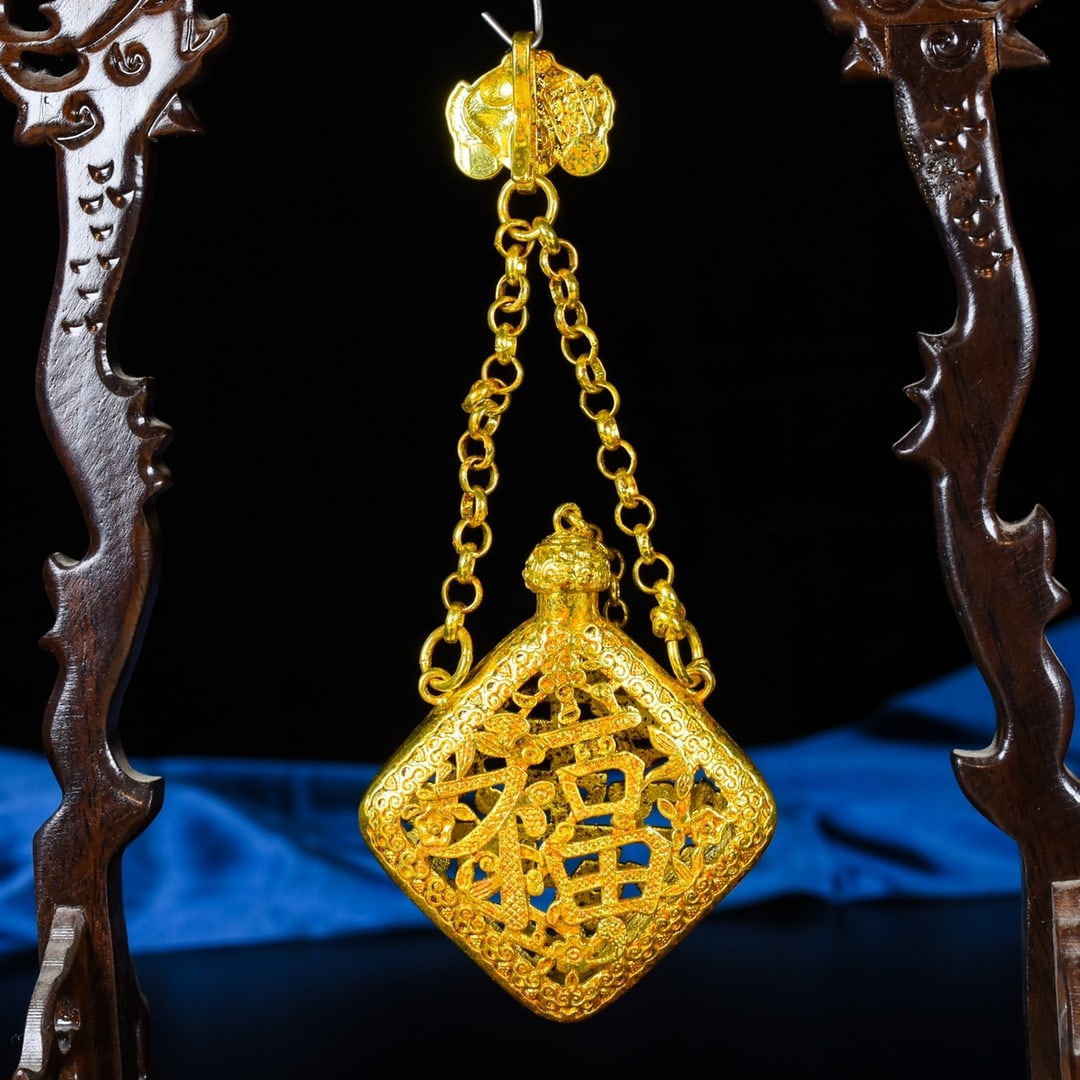 An Exquisite Gilt Bronze Hollow Pendant: An Exquisite Gilt Bronze Hollow Pendant,Qing
