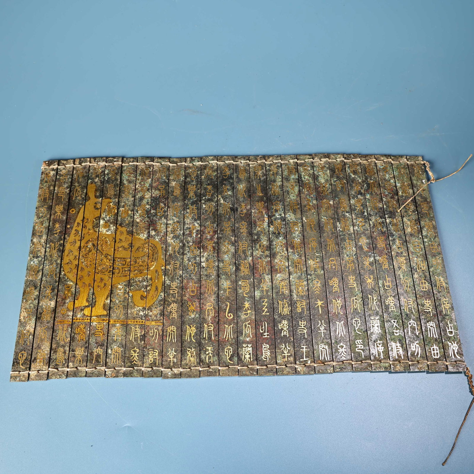 An Archaic Bronze Phoenix Pattern Bamboo Slip Tube: An Archaic Bronze Phoenix Pattern Bamboo Slip Tube,Qing Dynasty,China,Size:19.7inx11in,Weight:1600g青铜凤纹竹简书，中国清代ʌ