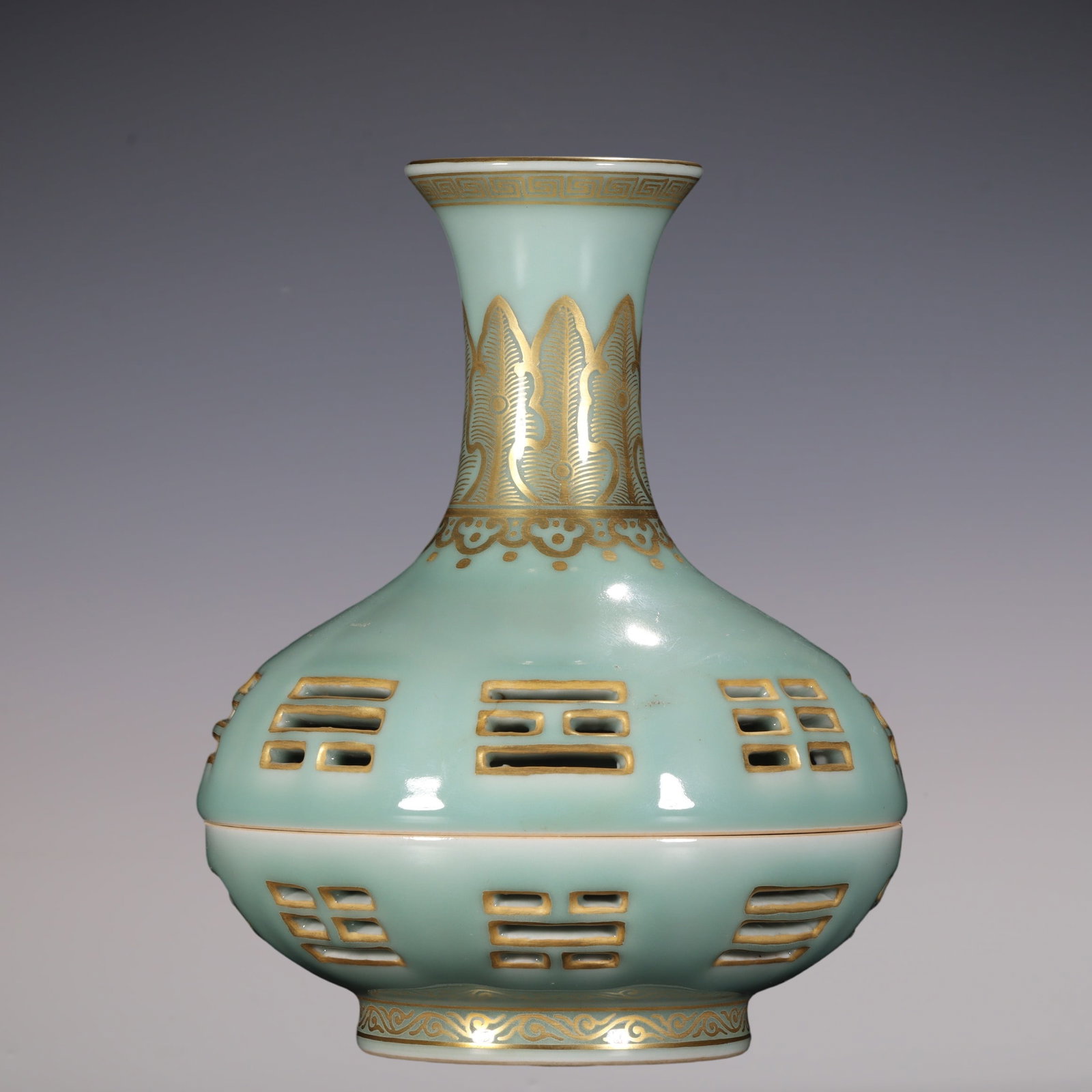 An Exquisite Celadon Glazed Painted Gold Hollow Trigram Pattern Vase: An Exquisite Celadon Glazed Painted Gold Hollow Trigram Pattern Vase,Qing Dynasty, China,Qianlong Six-character Mark,Size:6.9inx2.3inx3.1in粉青釉描金镂空Ð