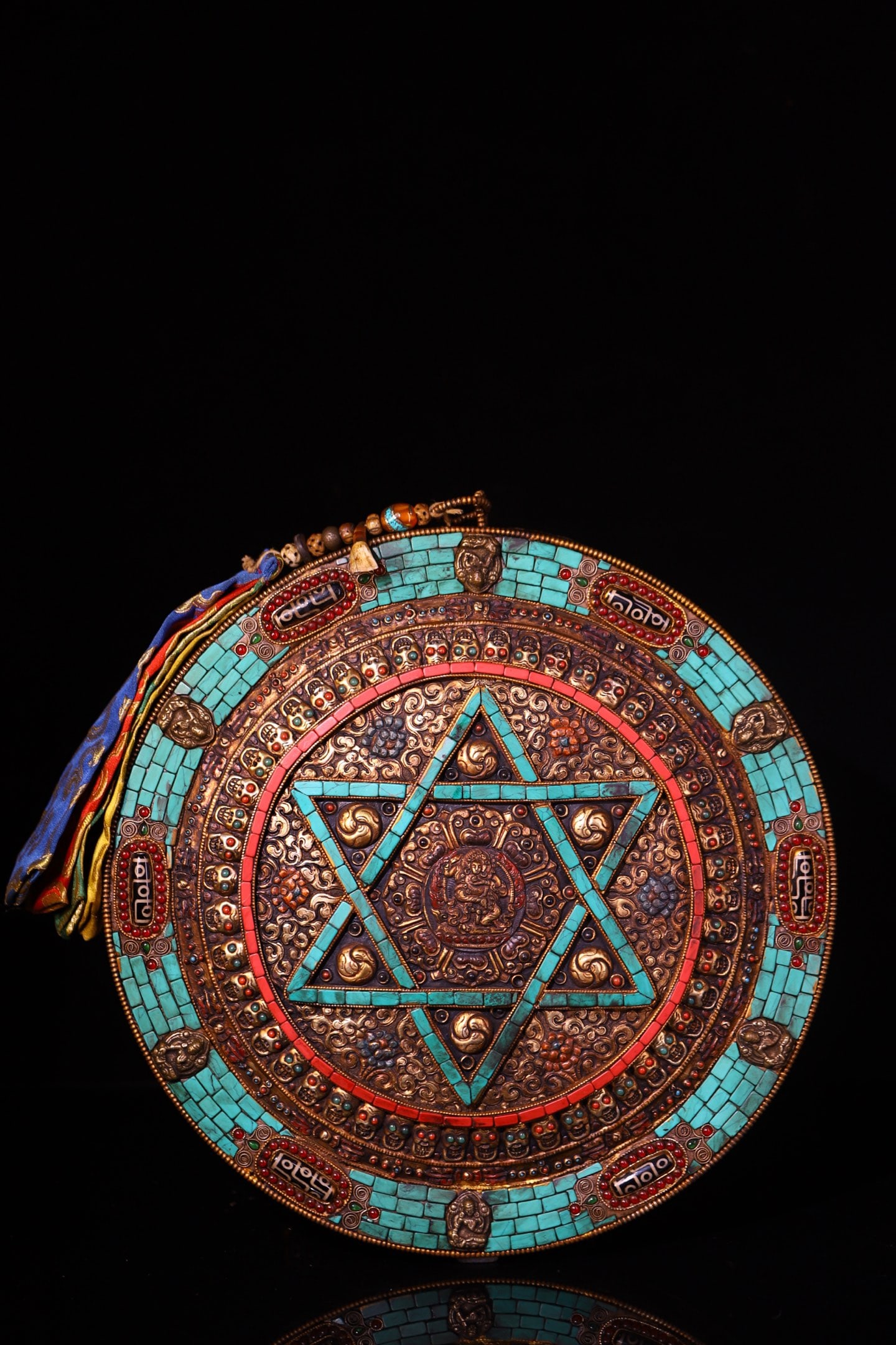 A Rare Silver Inlaid Dzi Bead and Turquoise Tangka: A Rare Silver Inlaid Dzi Bead and Turquoise Tangka,Qing Dynasty,China,Size:11.8in,Weight:1100g银镶天珠和绿松石唐卡,中国清&