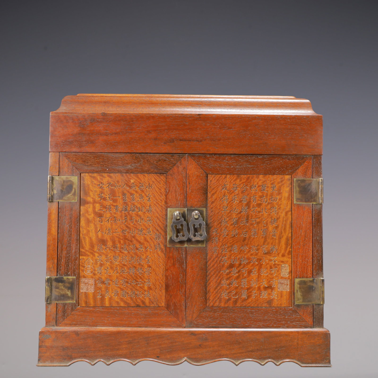 A Exquisite Zitanwood with poem Box: A Exquisite Zitanwood with poem Box Qing Dynasty, China Size:13.1inx9.2inx13.2in Weight:6050g紫檀木诗文盒 中国清代