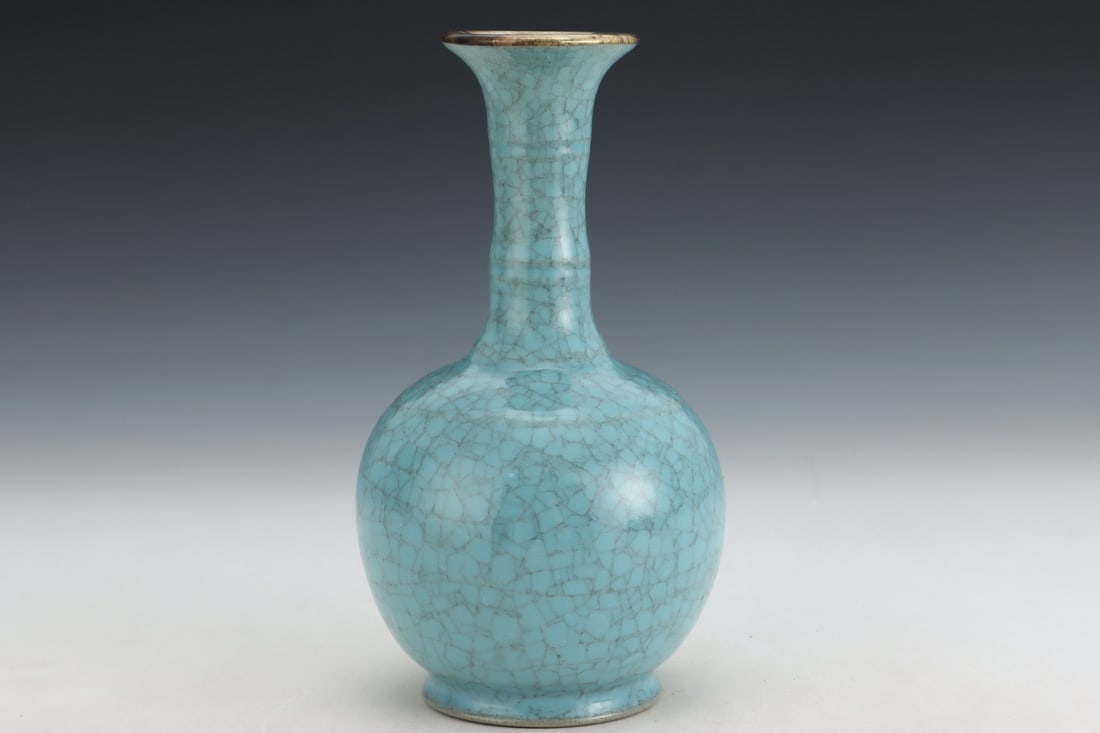An Exquisite Ru yao Sky Blue Glazed Cover with Gold Vase: An Exquisite Ru yao Sky Blue Glazed Cover with Gold Vase,Song Dynasty, China,Royal Court Mark,Size:7.2inx4.1in汝窑天蓝釉金口瓶,中国宋&