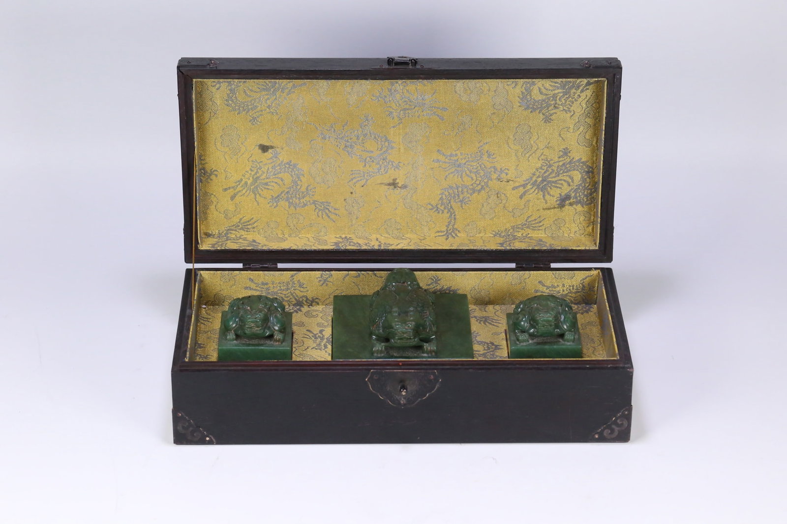 A Set of Fine Jasper Dragon Pattern Seals: A Set of Fine Jasper Dragon Pattern Seals,Qing Dynasty,China,Size:(Large)4inx4inx2in,(Small)2.2inx2inx1.8in,Total