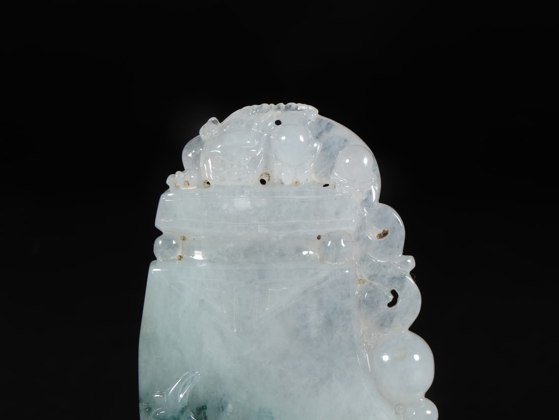 An Exquisite Jadeite Auspicious Beast Pattern Pendant - 2
