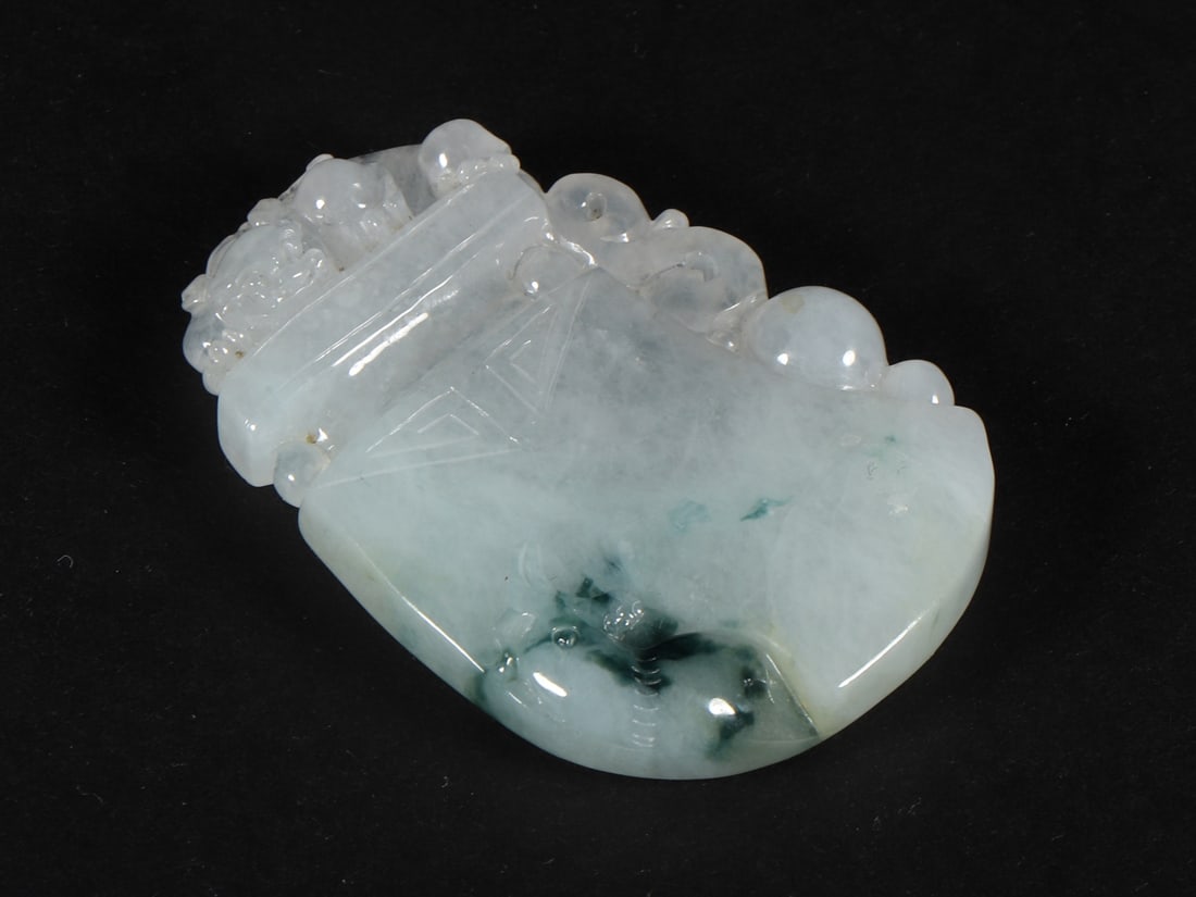 An Exquisite Jadeite Auspicious Beast Pattern Pendant - 9