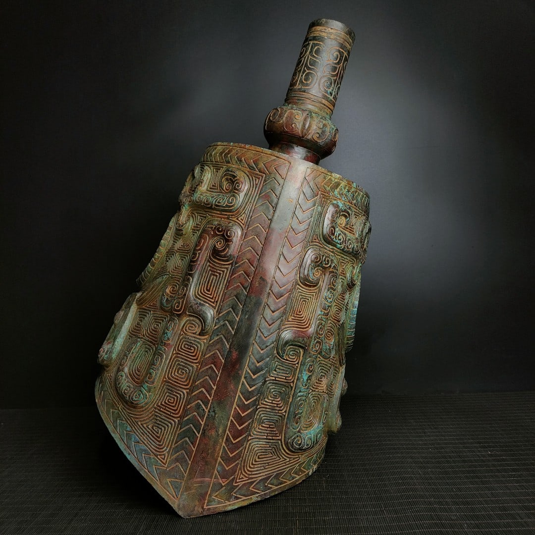 An Archaic Bronze Beast-Face Pattern Chime - 4