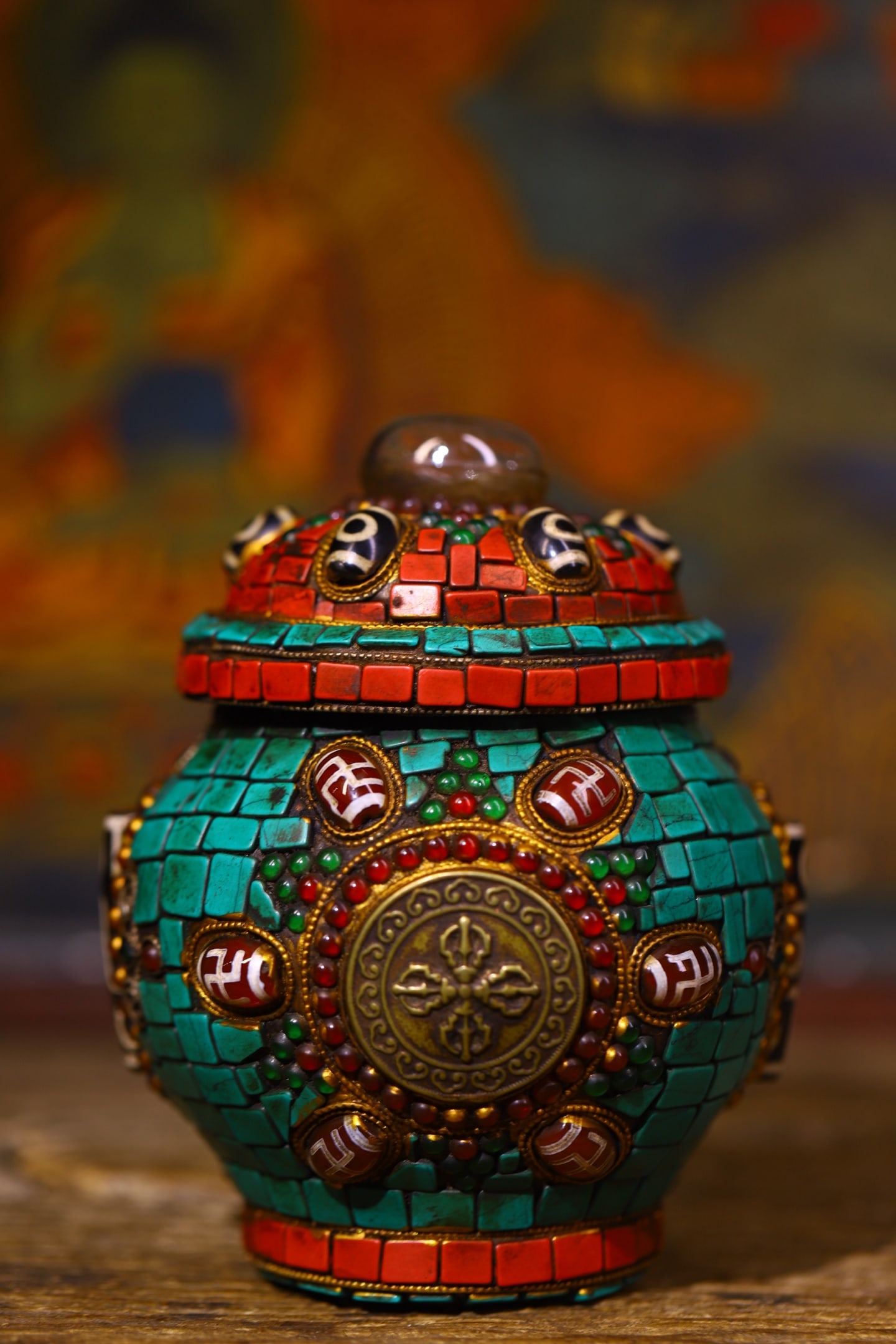An Exquisite Crystal Inlaid Dzi Bead and Gems Jar: An Exquisite Crystal Inlaid Dzi Bead and Gems Jar,Qing