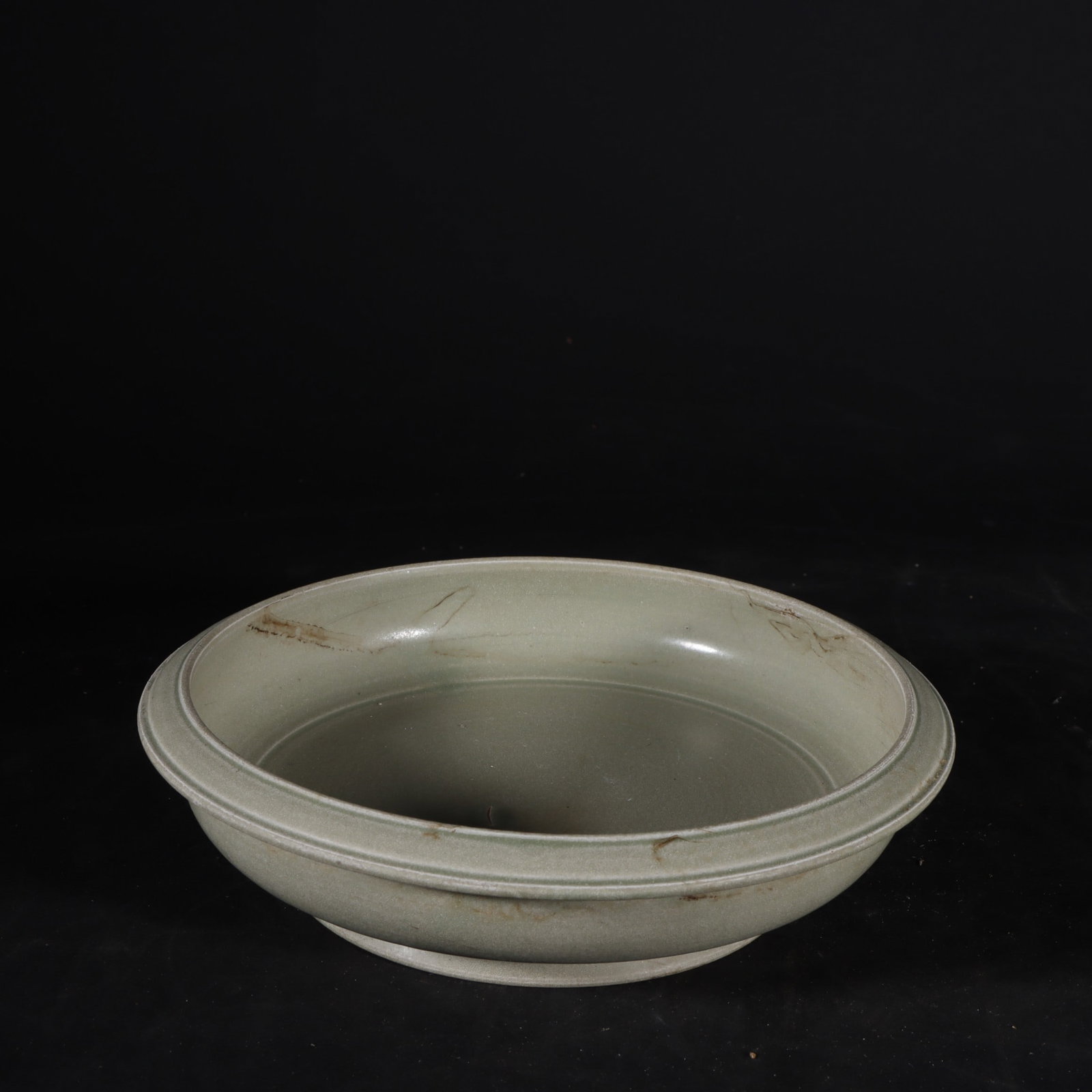 An Exquisite Yue yao Celadon Plate: An Exquisite Yue yao Celadon Plate,Tang Dynasty,China,Size:1.4inx5.7in越窑青瓷盘,中国唐代,Size:3.6cmx14.5cm