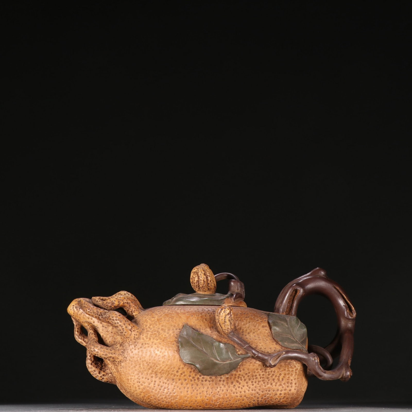 An Exquisite Purple Sands Bergamot-Shaped Teapot: An Exquisite Purple Sands Bergamot-Shaped Teapot,Qing Dynasty,China,With