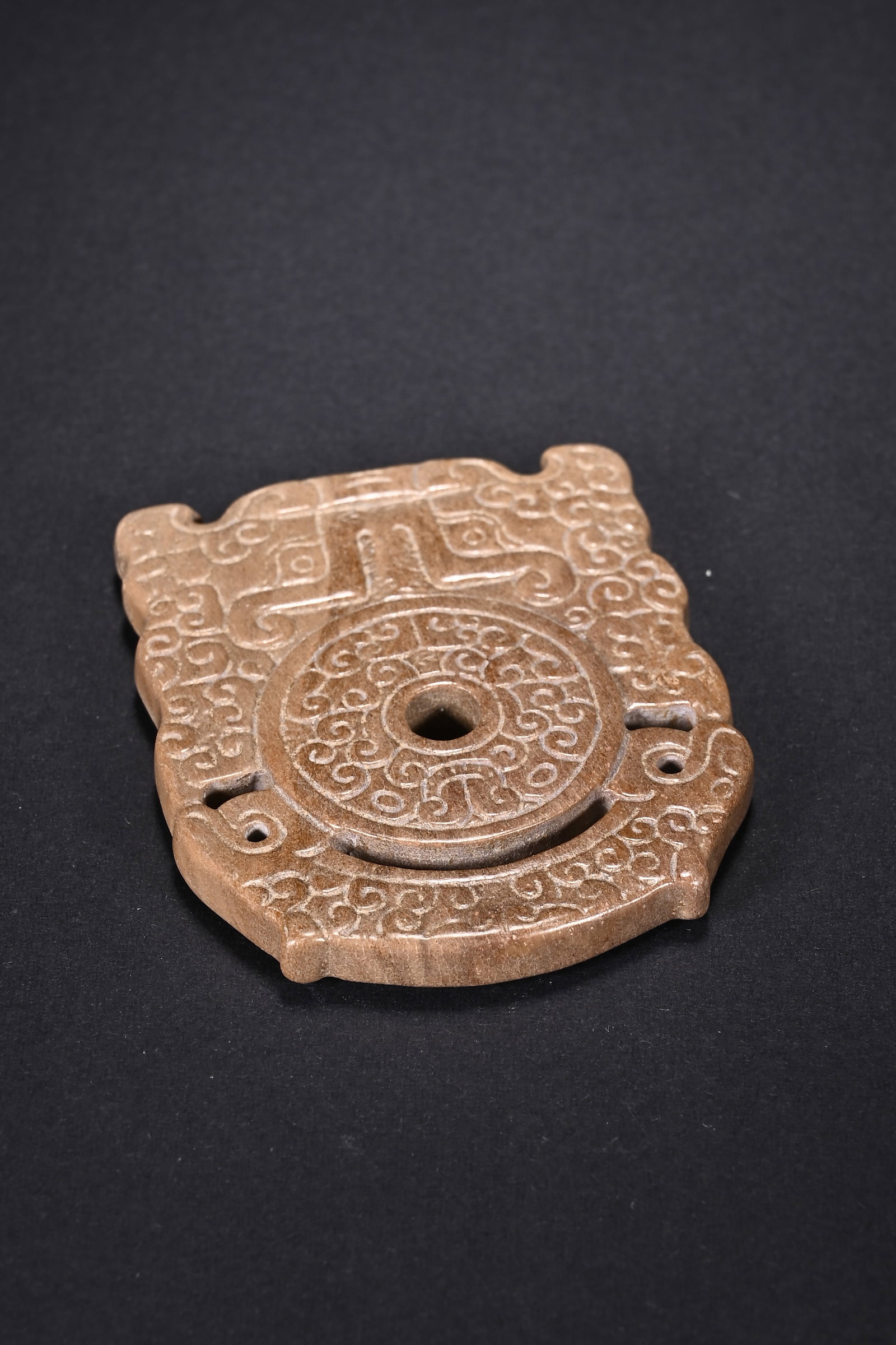 An Exquisite White Jade Beast-Face Pattern Pendant - 7