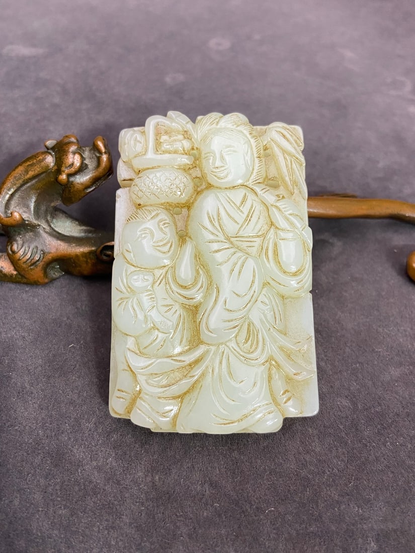 An Exquisite White Jade Figure Pattern Pendant: An Exquisite White Jade Figure Pattern Pendant,Qing Dynasty,China,Size:2.8inx1.7inx0.4in,Weight:68g白玉人物纹挂件,中国清代,Size:7cmx4.