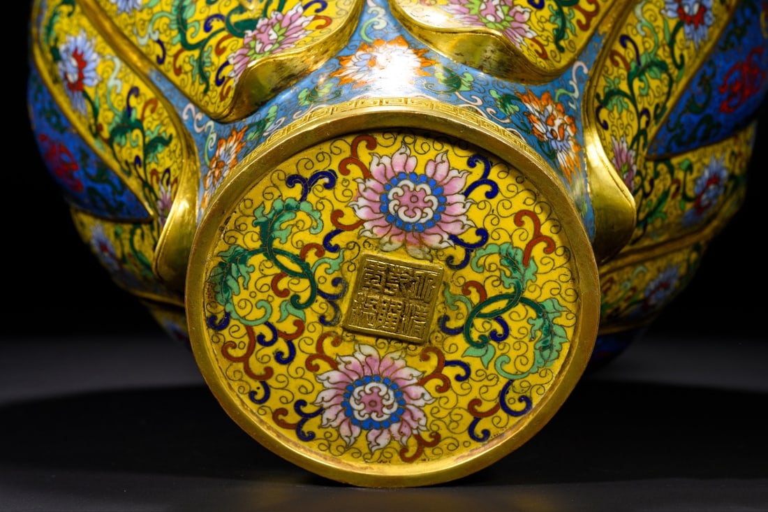An Exquisite Cloisonne Lotus Pattern Crane Pattern Vase - 9