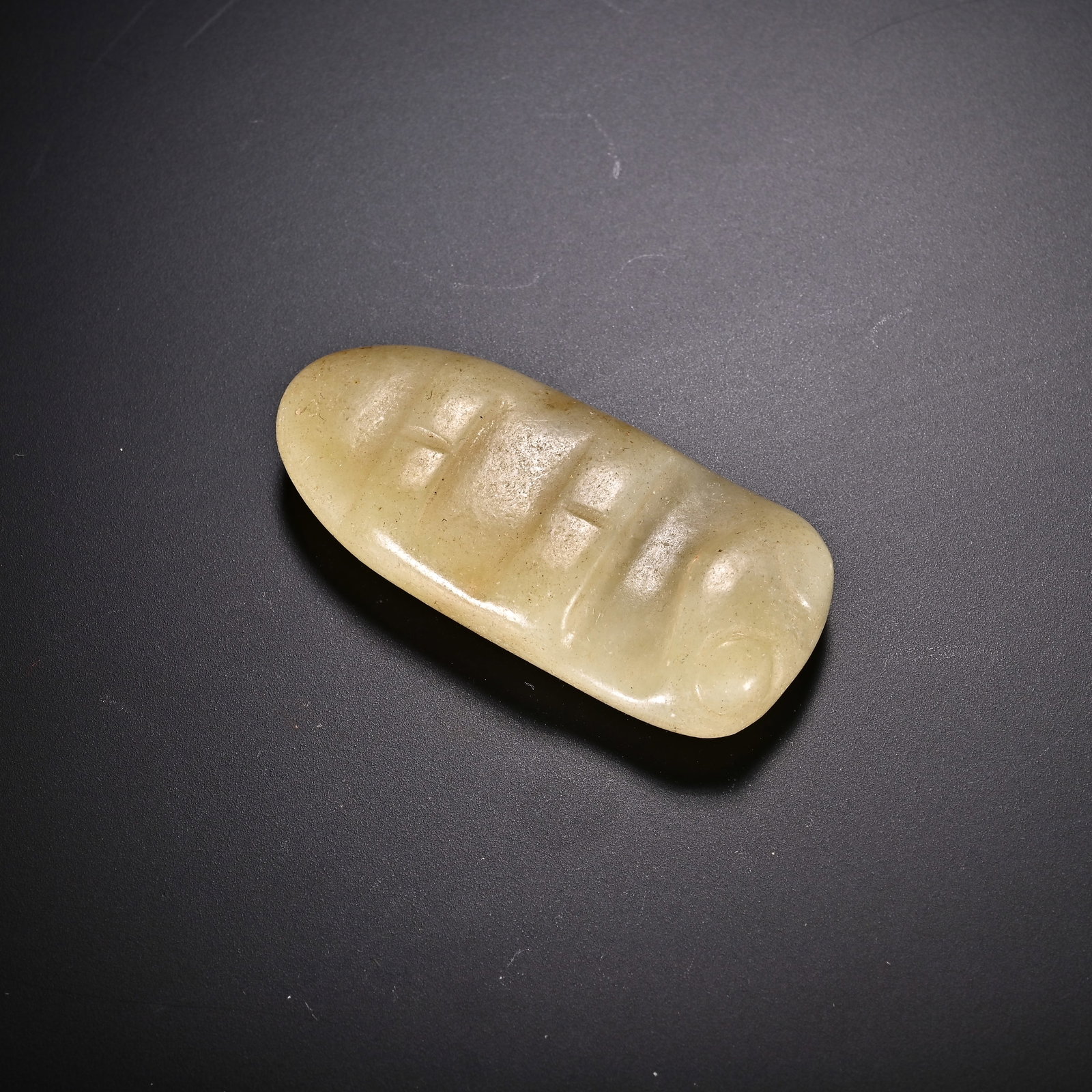 An Exquisite White Jade Ornament: An Exquisite White Jade Ornament Han Dynasty, China Size:2inx0.9in Weight:20g白玉摆件 中国汉代 Size:5.1cmx2.4cm Weight:20g