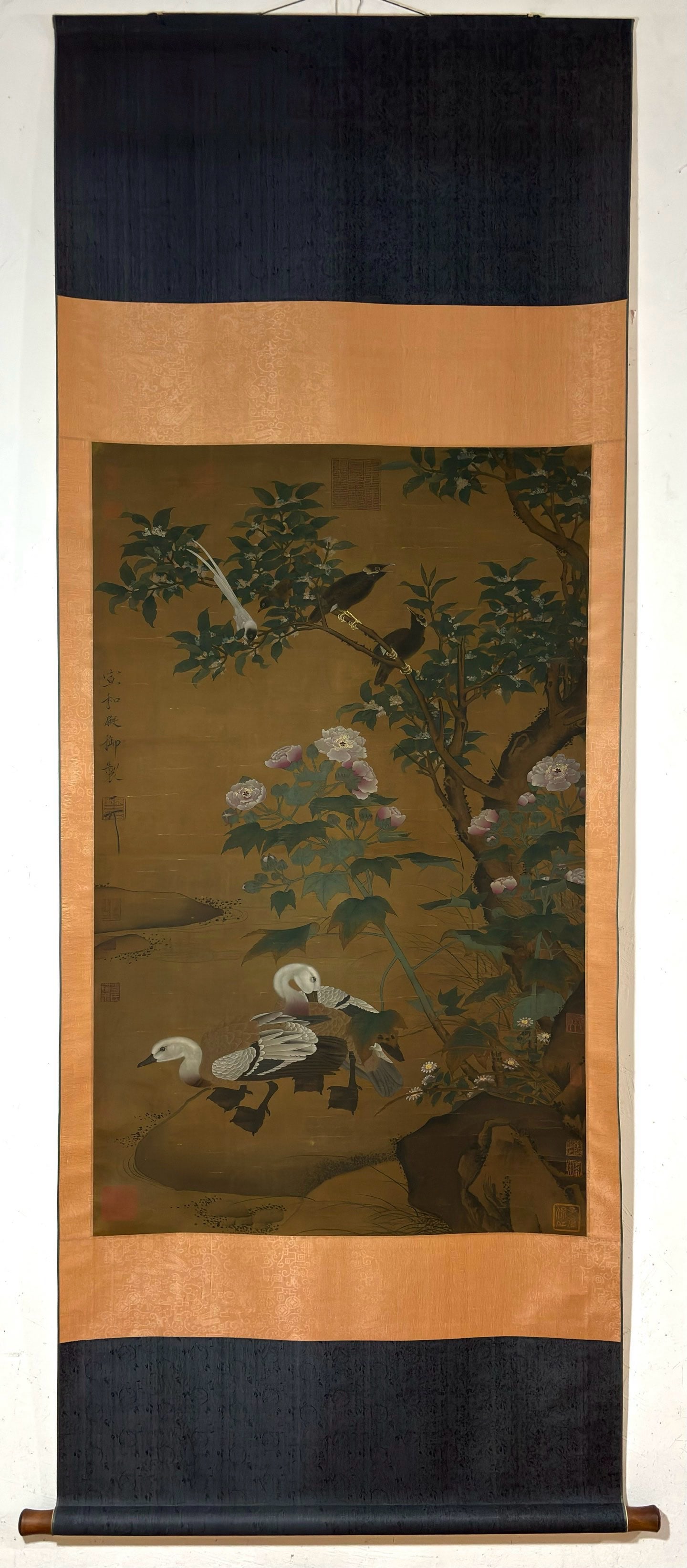 A Chinese Vertical Scroll Ink Painting of Flower and Bird on Silk,Song Huizong: A Chinese Vertical Scroll Ink Painting of Flower and Bird on Silk,Song Huizong,Size:(Without