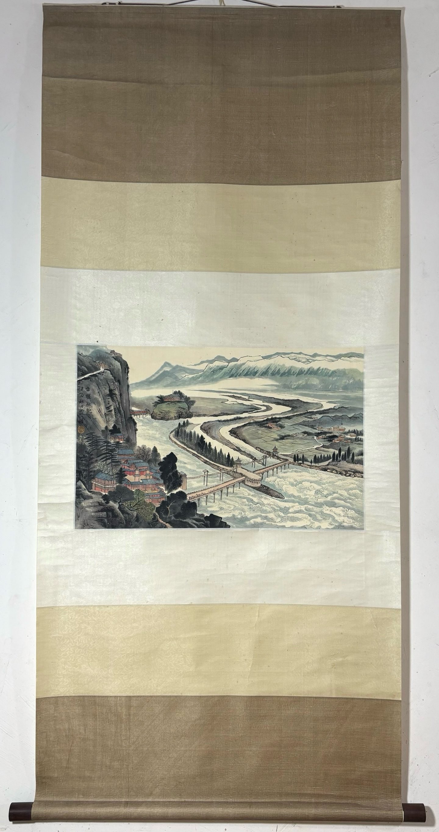 A Chinese Vertical Scroll Ink Painting of Landscape on Paper,Tao Yiqing: A Chinese Vertical Scroll Ink Painting of Landscape on Paper,Tao Yiqing,Size:(Without frame)15.7inx24.8in一幅中国水墨山水画立轴,་