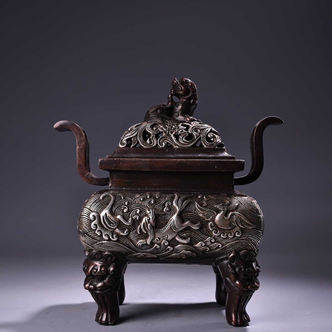 An Exquisite Silver-Gilt Bronze Seawater Auspicious Beast Pattern Double-Ears Beast Legs Censer,With: An Exquisite Silver-Gilt Bronze Seawater Auspicious Beast Pattern Double-Ears Beast Legs Censer,With Lion Cover,Qing Dynasty,China,Size:8.3inx7.9in,Weight:1850g铜鎏银海水