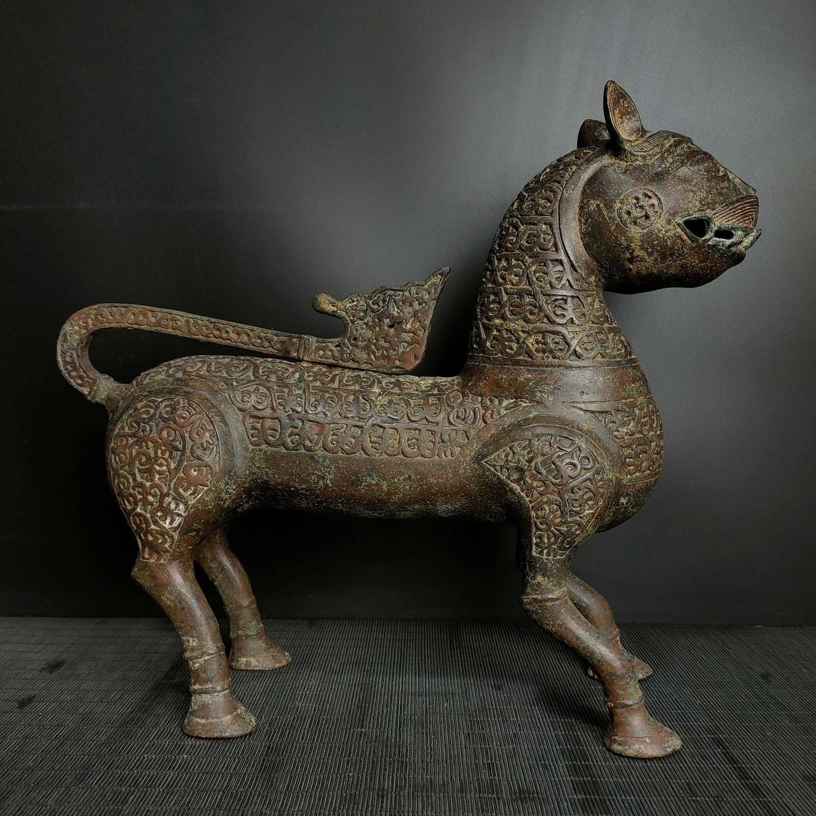 An Archaic Bronze Auspicious Beast Ornament: An Archaic Bronze Auspicious Beast Ornament,Qing Dynasty, China,Size:13inx15in,Weight:3900g青铜瑞兽摆件,中国清代,Size:33cmx38cm,Weight:3900g