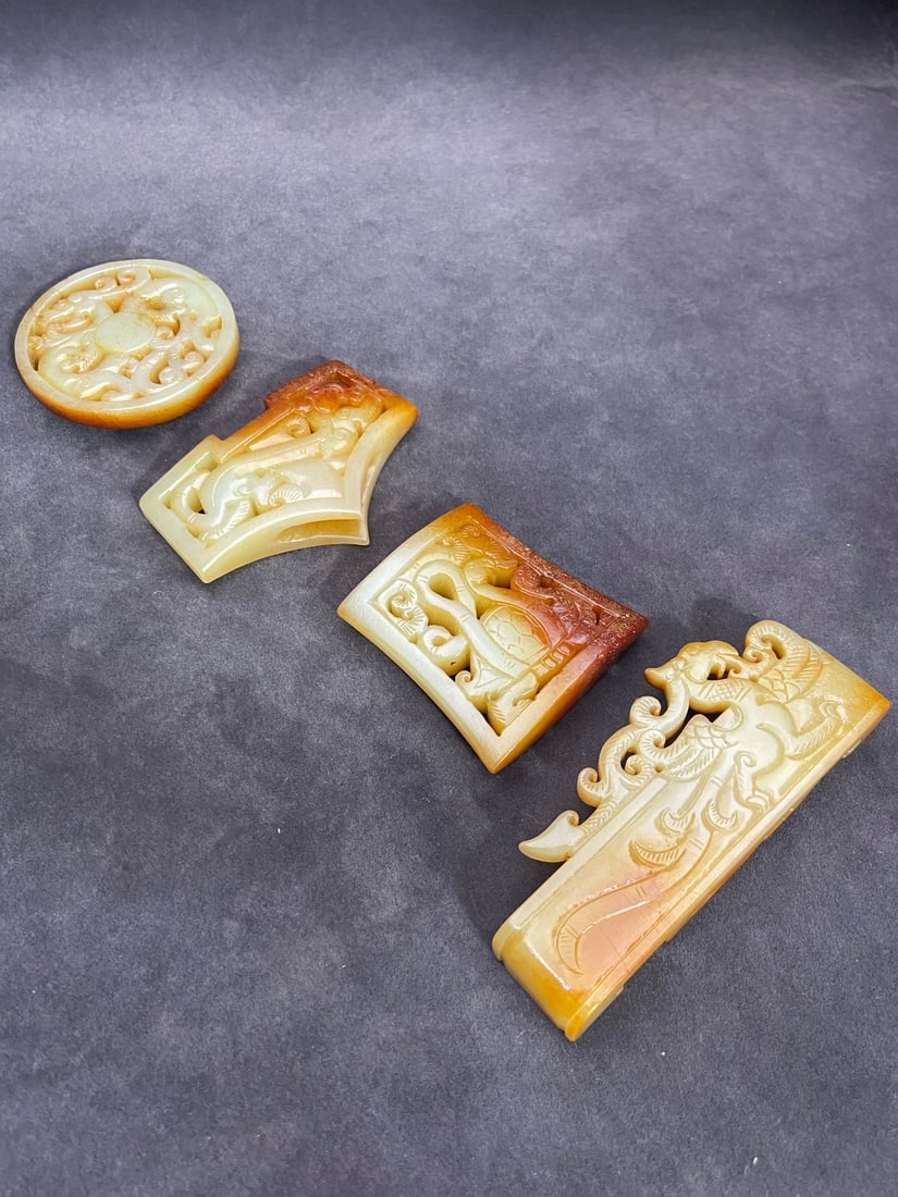 A Set of Fine Dragon and Phoenix Pattern Pendants: A Set of Fine Dragon and Phoenix Pattern Pendants,Qing Dynasty,China,一套龙凤纹挂件,中国清代,