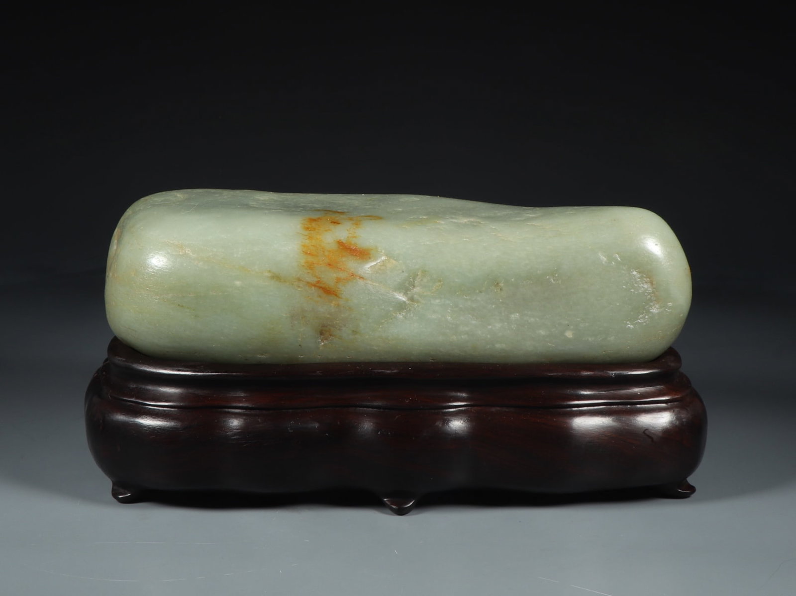 An Exquisite White Jade Ornament: An Exquisite White Jade Ornament,Qing Dynasty,China,Size:10inx4.9inx4.3in,Weight:5116g白玉摆件,中国清代,Size:25.5cmx12.5cmx11cm,Weight:5116g