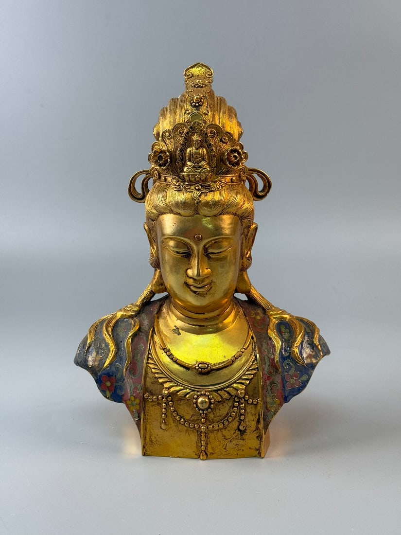 A Solemn Gilt Bronze Statue of Avalokitesvara: A Solemn Gilt Bronze Statue of Avalokitesvara,Qing