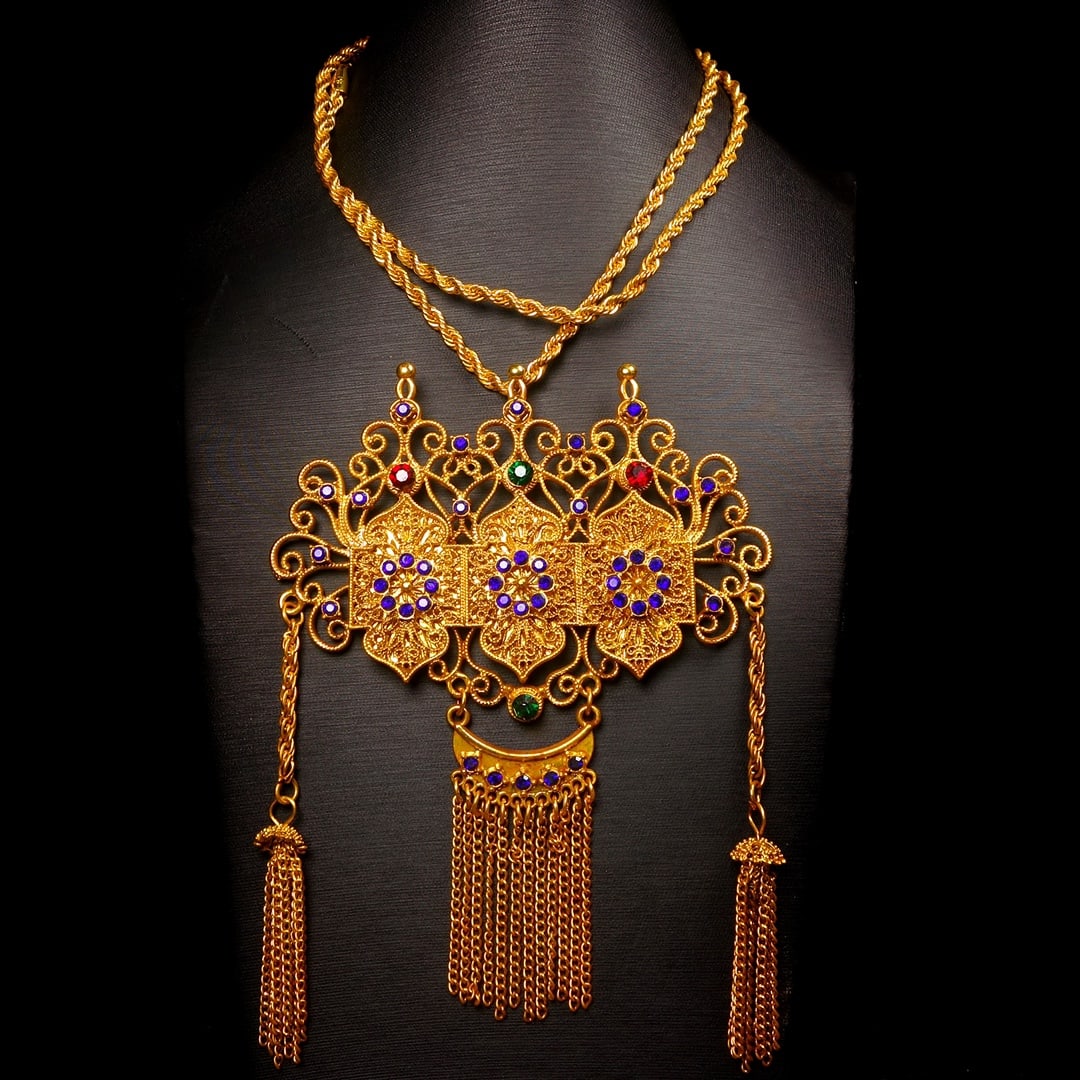 A Huge Filigree and Gilding Inlaid Sapphire Necklace: A Huge Filigree and Gilding Inlaid Sapphire Necklace,Qing