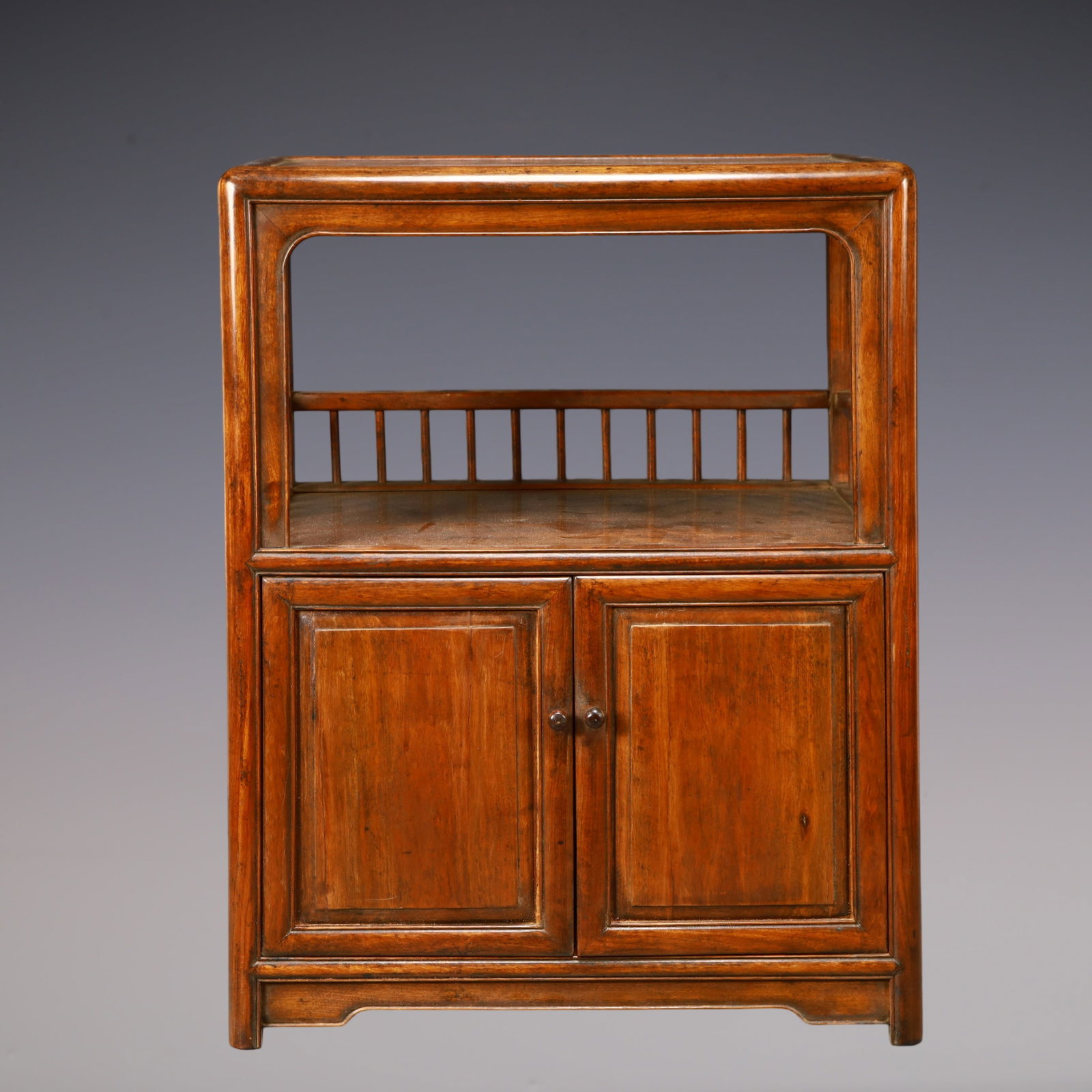 A Exquisite Boxwood Cabinet: A Exquisite Boxwood Cabinet Qing Dynasty, China Size:14.6inx9.1inx19.5in Weight:5100g黄杨木柜子 中国清代 Size:37cmx23cmx49.5cm Weight:5100g