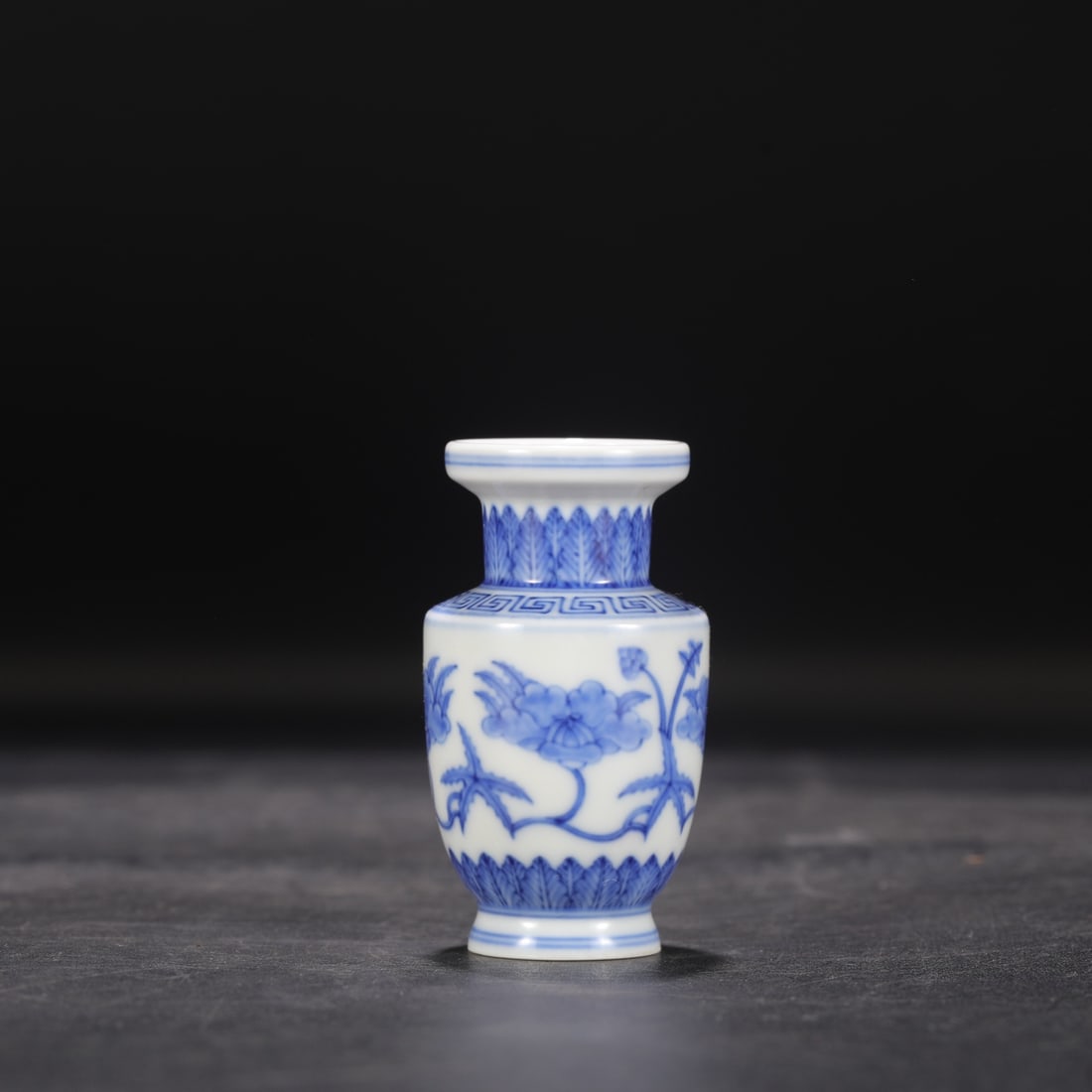 An Exquisite Blue and White Flower Pattern Vase: An Exquisite Blue and White Flower Pattern Vase,Ming Dynasty, China,Chenghua Six-character