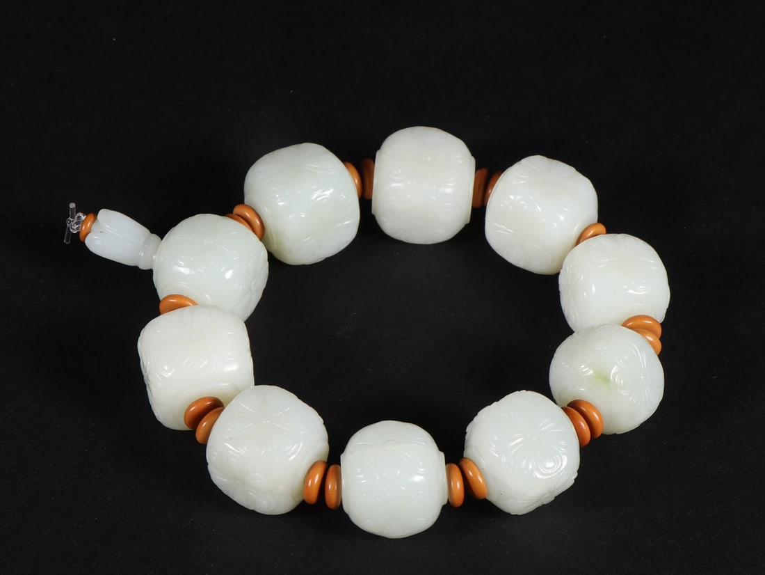 An Exquisite White Jade Flower Pattern Bracelets: An Exquisite White Jade Flower Pattern Bracelets,Qing