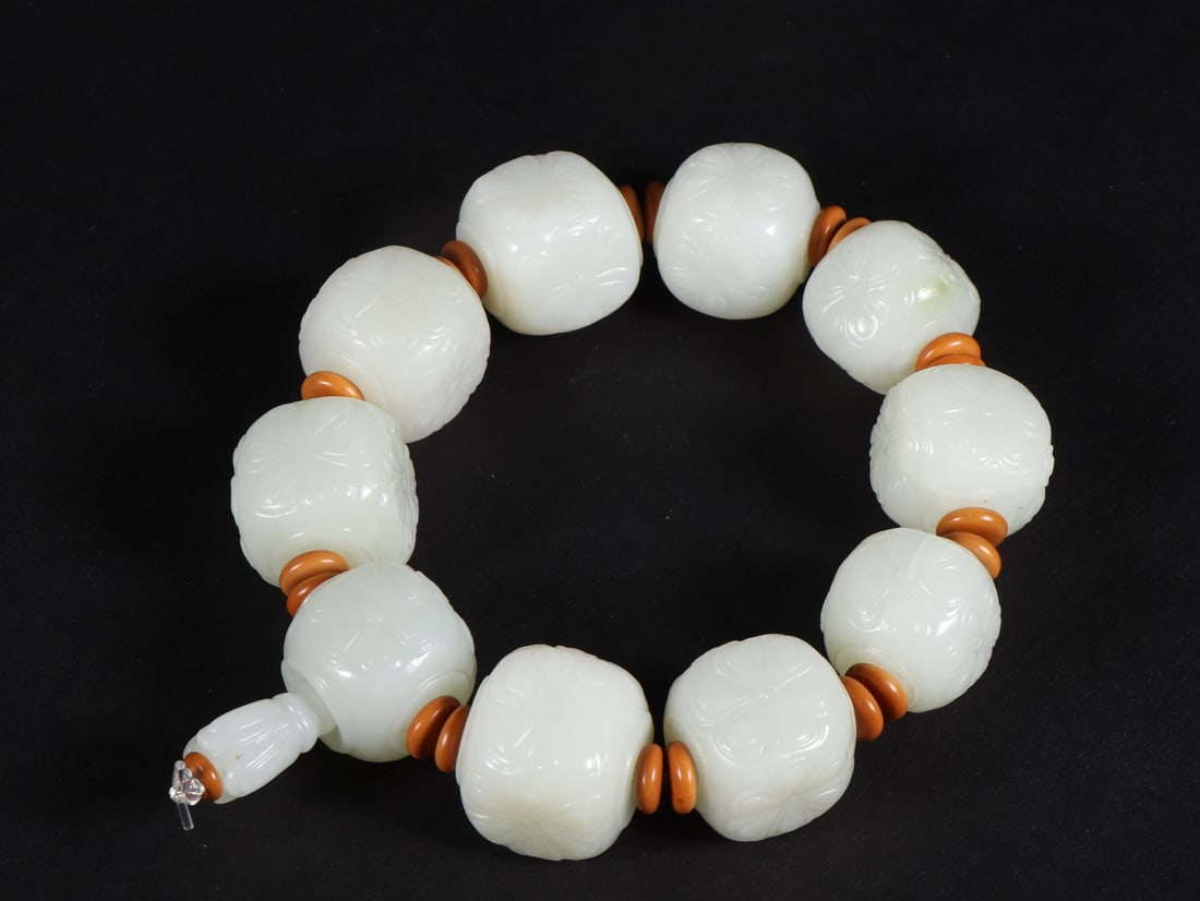 An Exquisite White Jade Flower Pattern Bracelets - 2