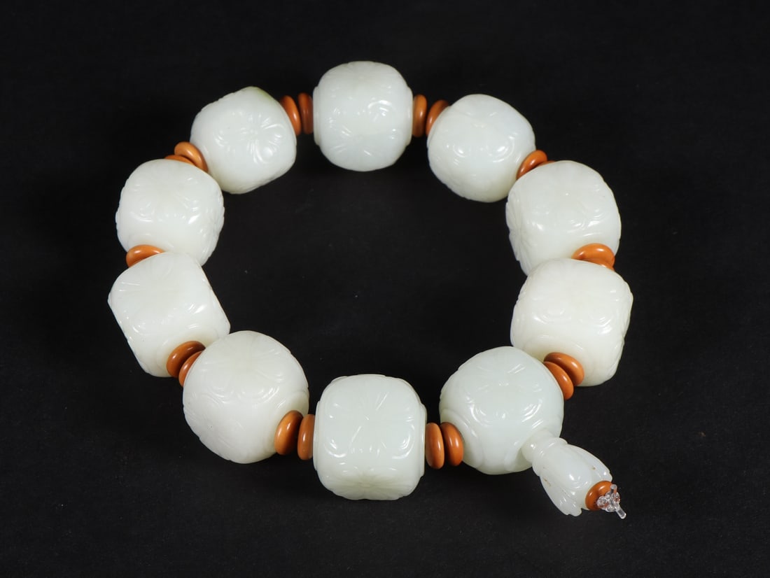 An Exquisite White Jade Flower Pattern Bracelets - 3