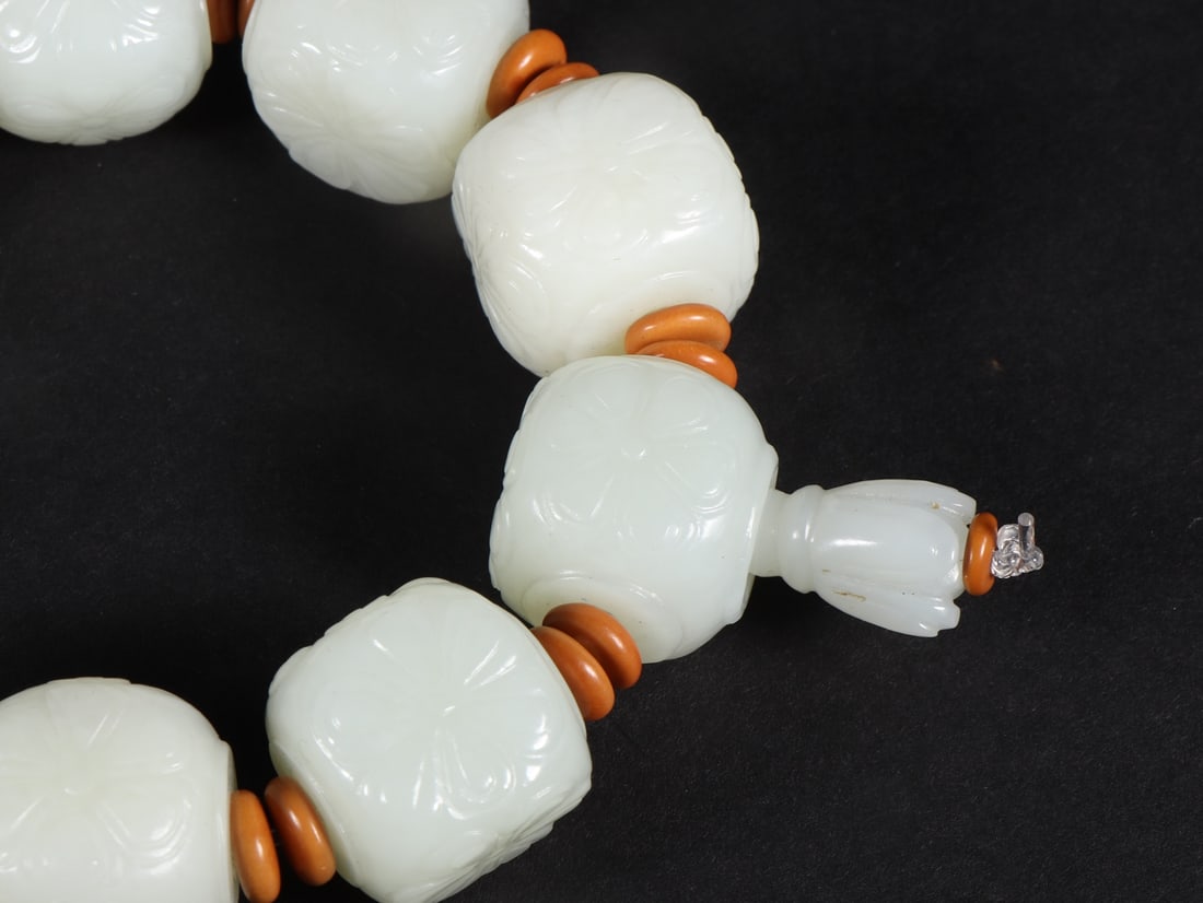 An Exquisite White Jade Flower Pattern Bracelets - 4