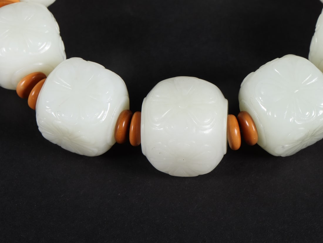 An Exquisite White Jade Flower Pattern Bracelets - 5