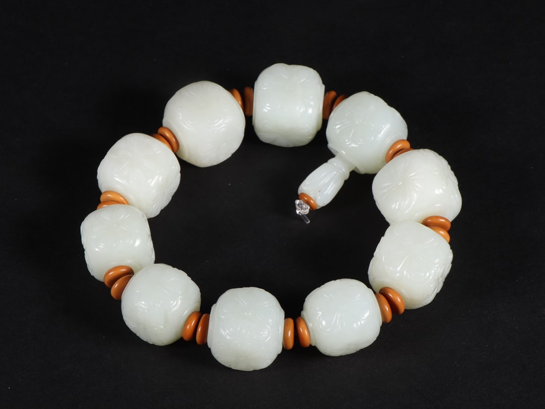 An Exquisite White Jade Flower Pattern Bracelets - 7