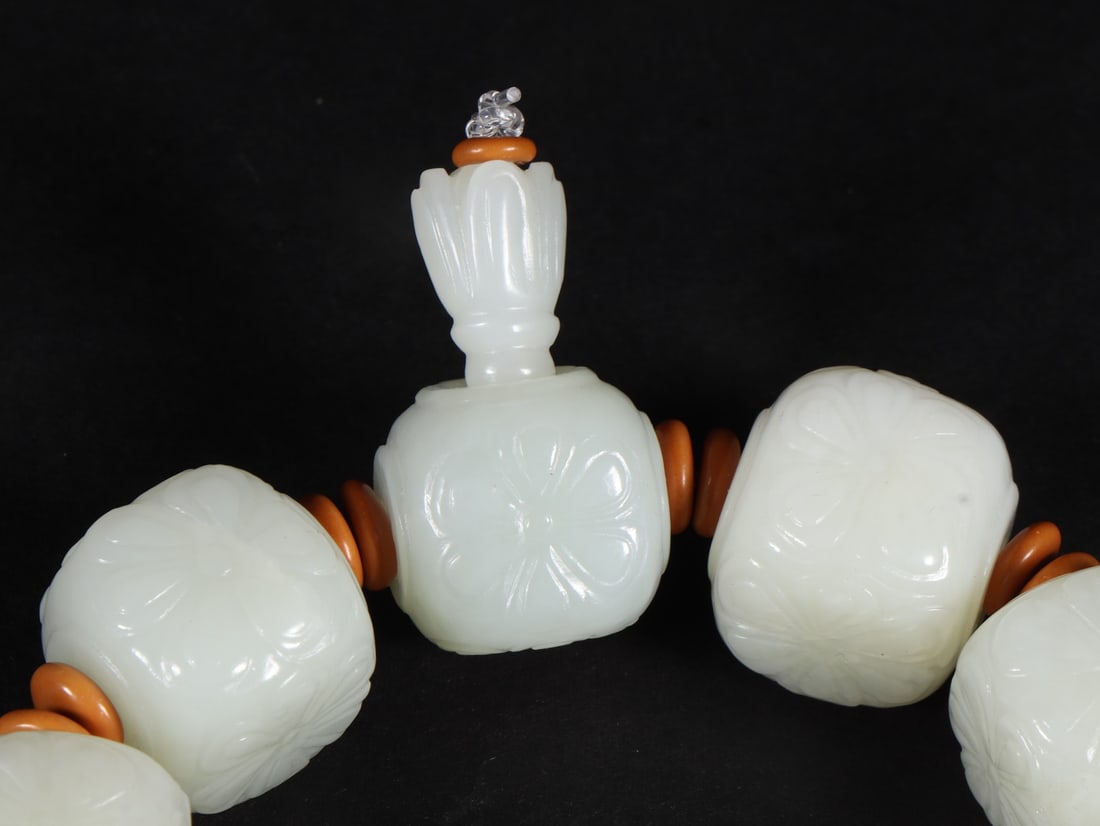 An Exquisite White Jade Flower Pattern Bracelets - 8