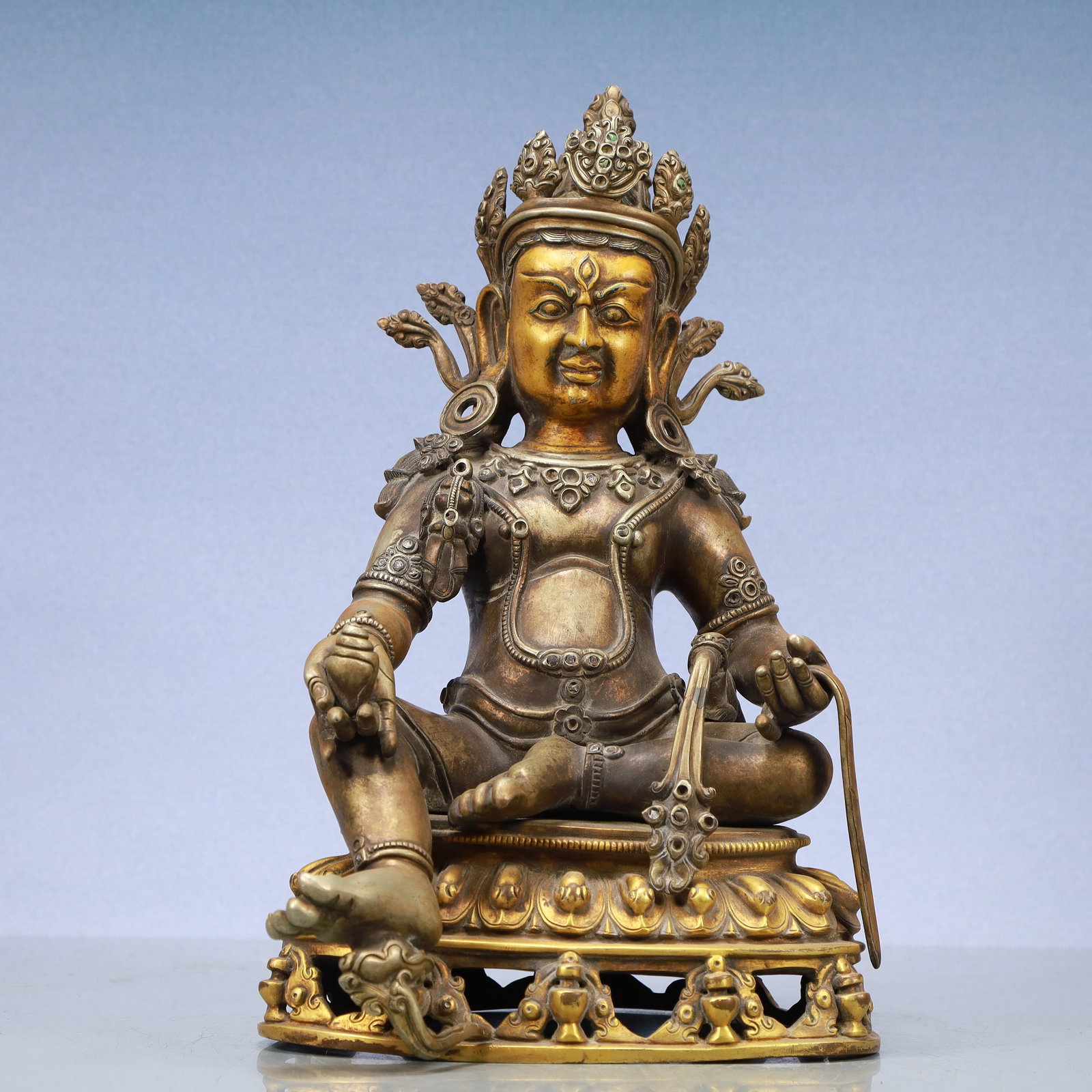 A Exquisite Gilt Bronze Statue of Mammon: A Exquisite Gilt Bronze Statue of Mammon Ming Dynasty, China Size:8.3inx7.9inx14.2in Weight:6700g铜鎏金财神 中国明代 Size:21cmx20cmx36cm Weight:67