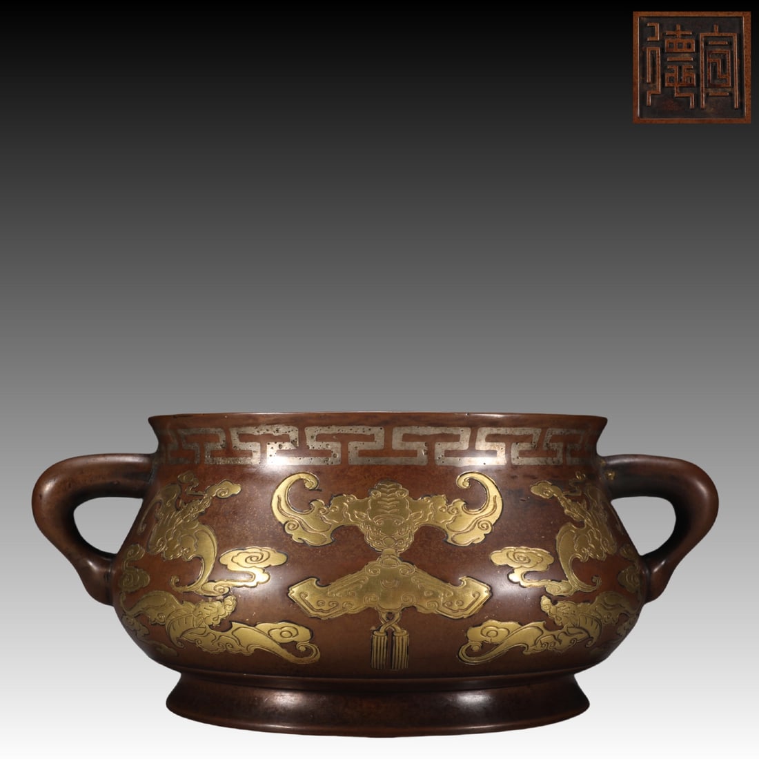 An Exquisite Bronze Inlaid Gilt Silver Auspicious Cloud and Bats Pattern Double-Ears Censer: An Exquisite Bronze Inlaid Gilt Silver Auspicious Cloud and Bats Pattern Double-Ears Censer,Qing Dynasty,China,With Mark,Size:3.6inx8.9inx7in,Weight:2950g铜镶银鎏金ణ