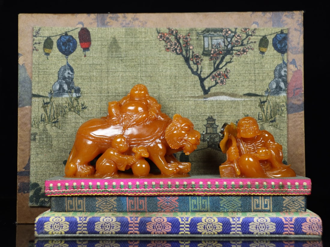 An Exquisite Tianhuang Stone Figure Auspicious Beast Ornament: An Exquisite Tianhuang Stone Figure Auspicious Beast Ornament,Qing Dynasty, China,Shangjun Mark,Size:5.1inx9.1inx2.8in,Weight:498g田黄石人物瑞兽摆ߥ