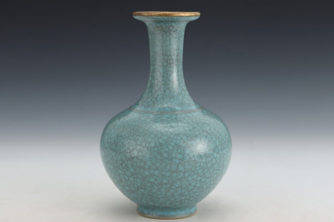 An Exquisite Ru yao Sky Blue Glazed Cover with Gold Vase: An Exquisite Ru yao Sky Blue Glazed Cover with Gold Vase,Song Dynasty, China,Royal Court Mark,Size:6.8inx4.4in汝窑天蓝釉金口瓶,中国宋&