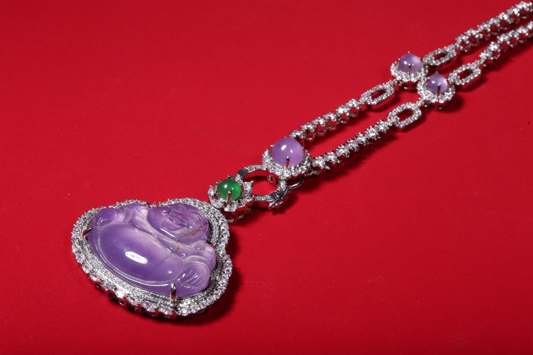 An Exquisite Jadeite Statue of Maitreya Buddha Necklace,Inlaid Diamond: An Exquisite Jadeite Statue of Maitreya Buddha Necklace,Inlaid Diamond,Qing Dynasty,China,Size:(Pendant)1.8inx1.5in,Total Weight:51g翡翠弥勒佛像项链,