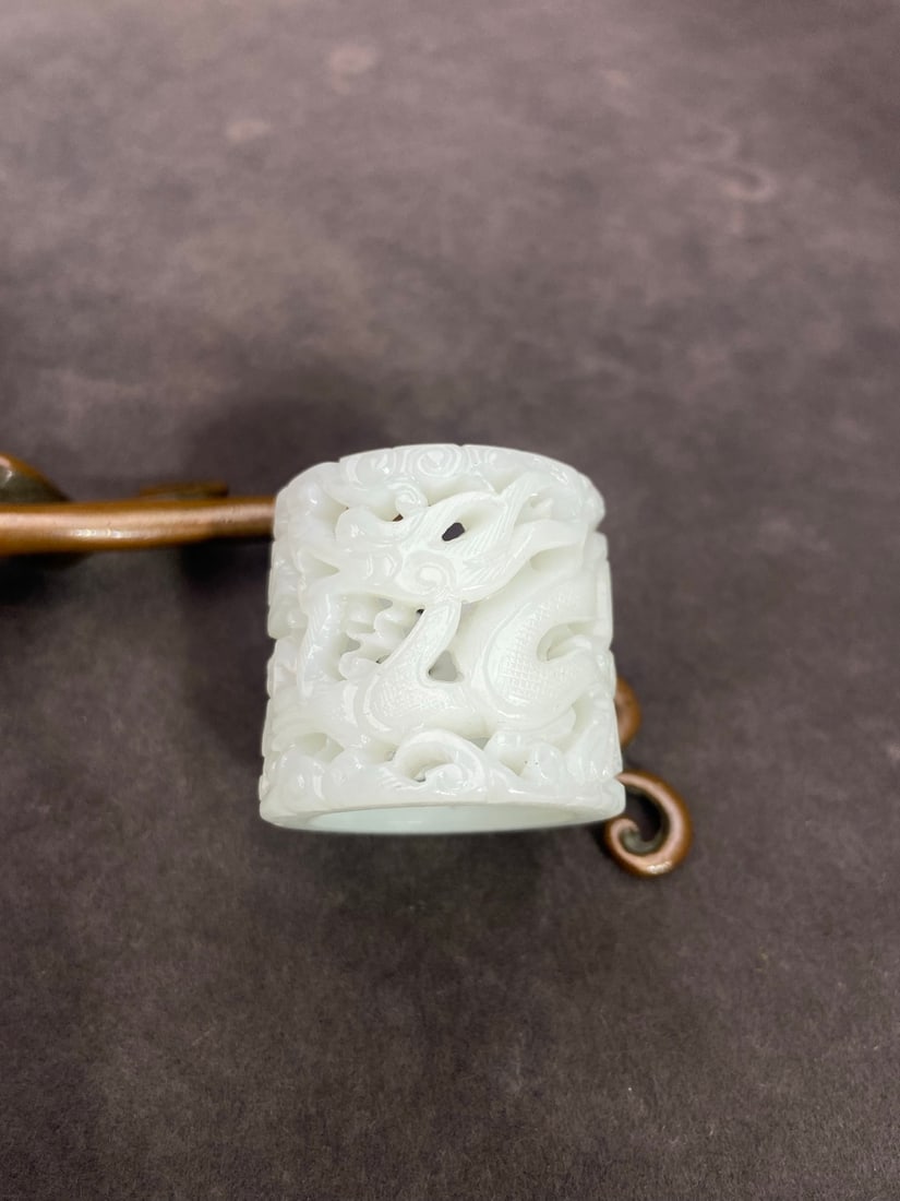 An Exquisite White Jade Hollow Auspicious Cloud and Dragon Pattern Fingerstall: An Exquisite White Jade Hollow Auspicious Cloud and Dragon Pattern Fingerstall,Qing