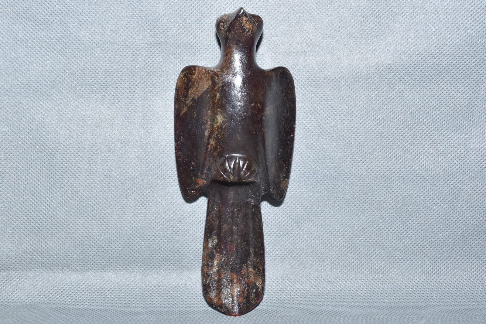 An Exquisite Hemo Jade Bird Pendant: An Exquisite Hemo Jade Bird Pendant,Hongshan Culture,Size:6.2inx2.6in,Weight:240g河磨玉鸟挂件,红山文化,Size:15.7cmx6.5cm,Weight:240g