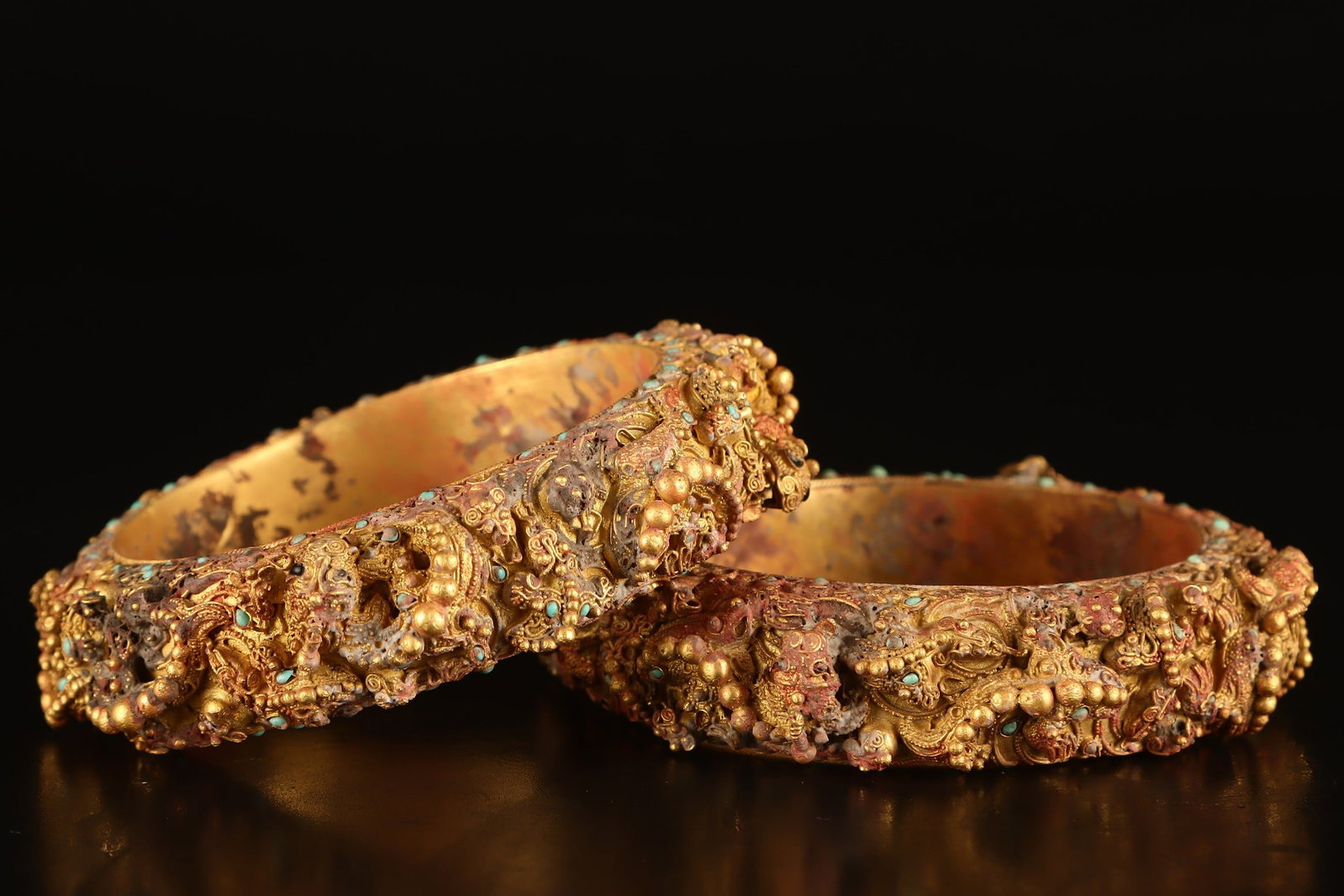 A Pair of Exquisite Gilt Silver Bracelets,Inlaid Turquoise: A Pair of Exquisite Gilt Silver Bracelets,Inlaid Turquoise,the Warring States period in China,Size:3.5inx2.5in,Total Weight:230g一对银鎏金手镯，嵌