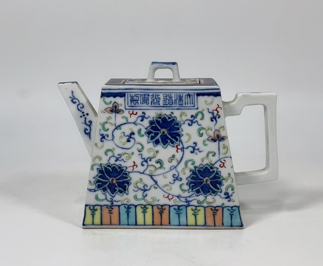 An Exquisite Blue and White Doucai Lotus Pattern Ewer: An Exquisite Blue and White Doucai Lotus Pattern Ewer,Qing Dynasty, China,Daoguang Six-character Mark,Size:4.7inx6.3in青花斗彩缠枝莲纹执壶,&