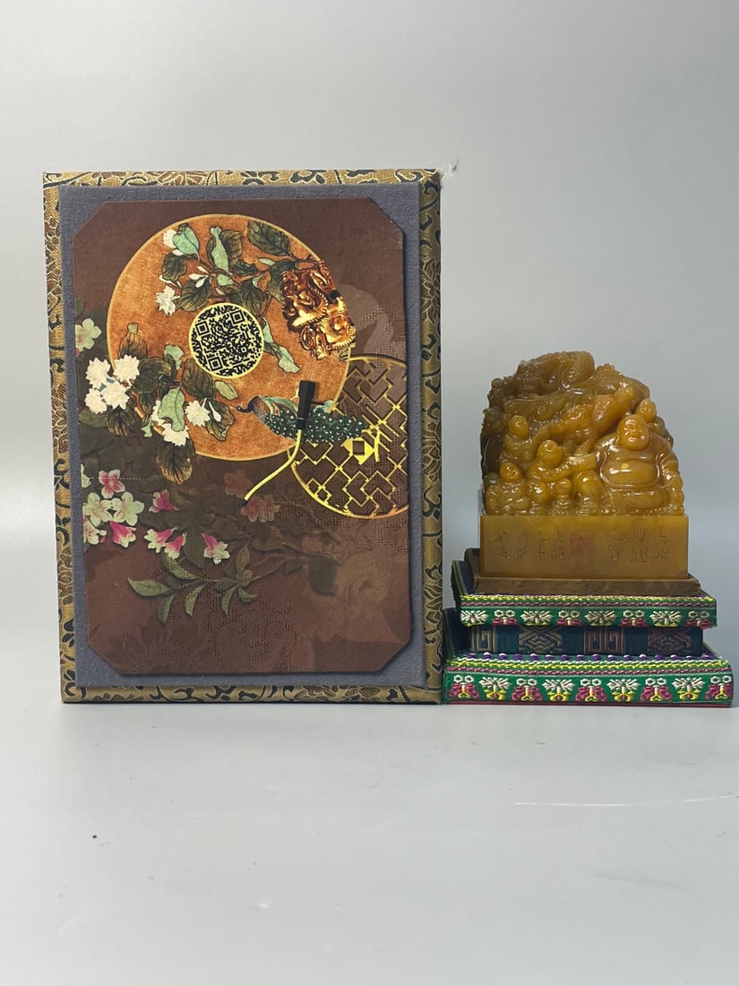 An Exquisite Tianhuang Stone Figure Dragon Pattern Seal (1 of 8)